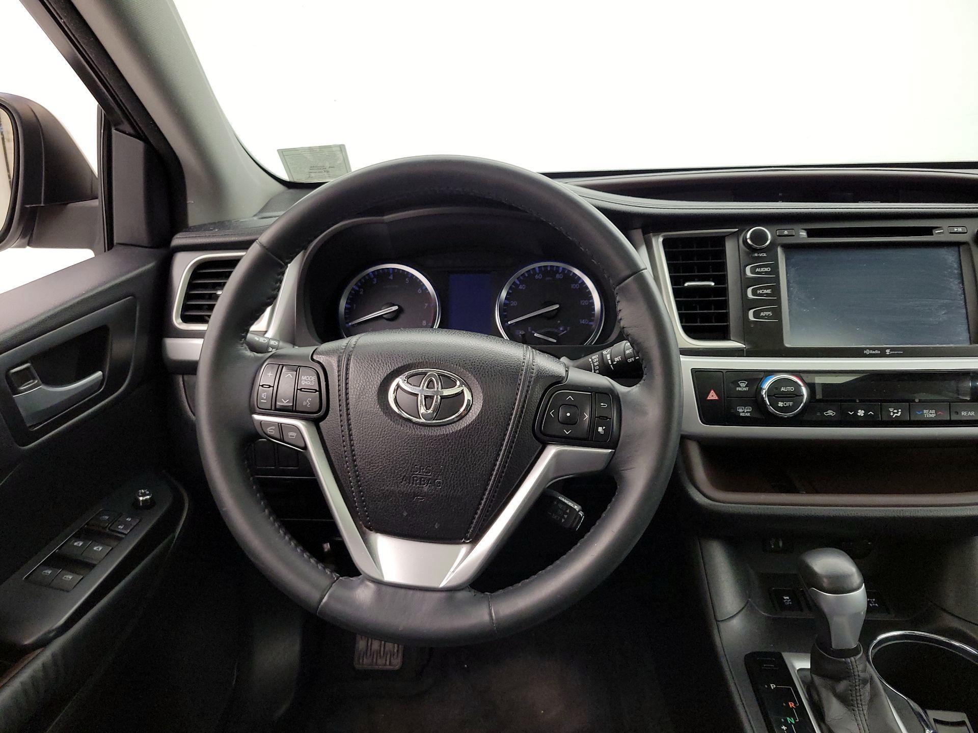 Thumbnail: 2015 Toyota Highlander - 10