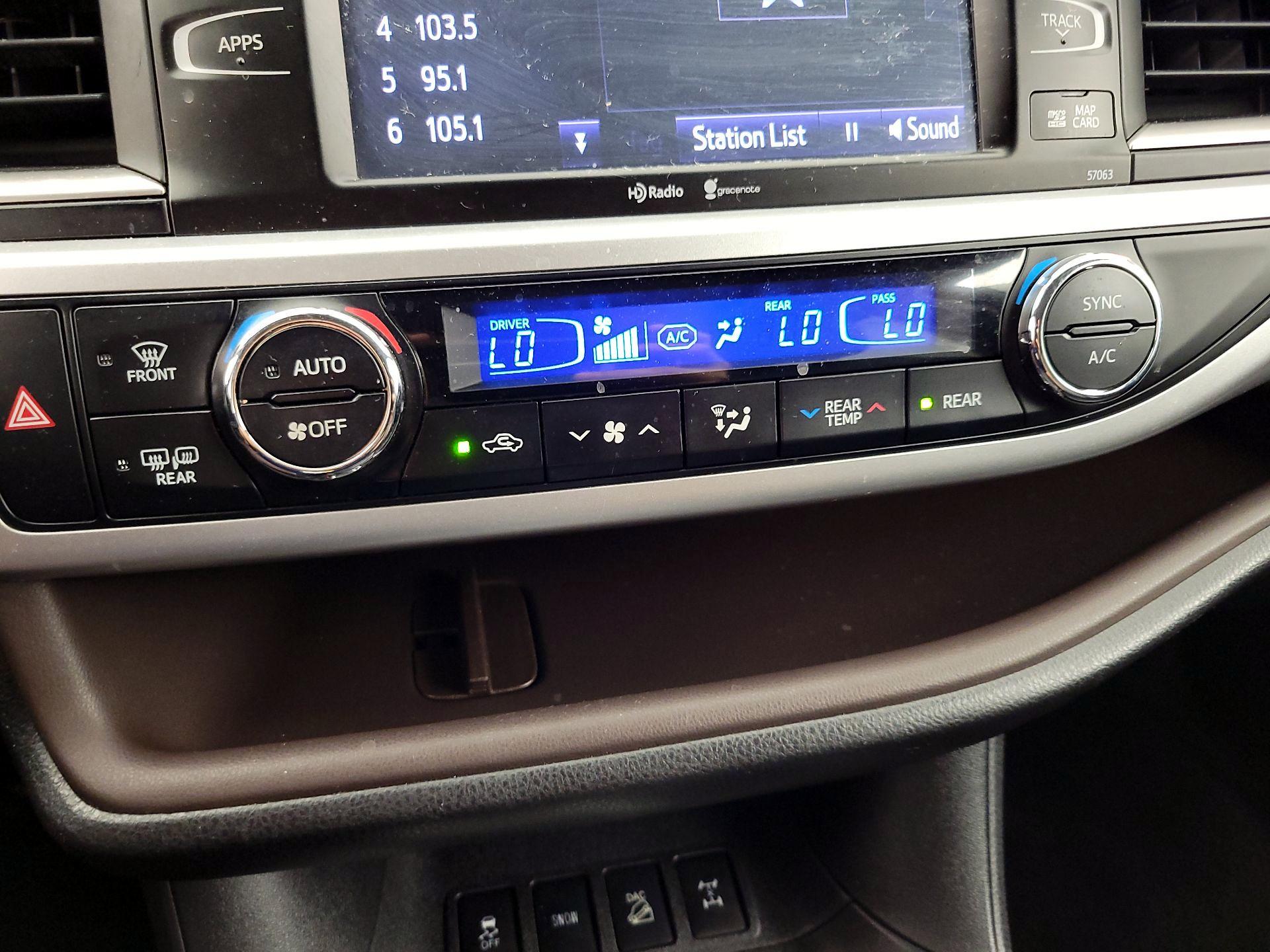 Thumbnail: 2015 Toyota Highlander - 17