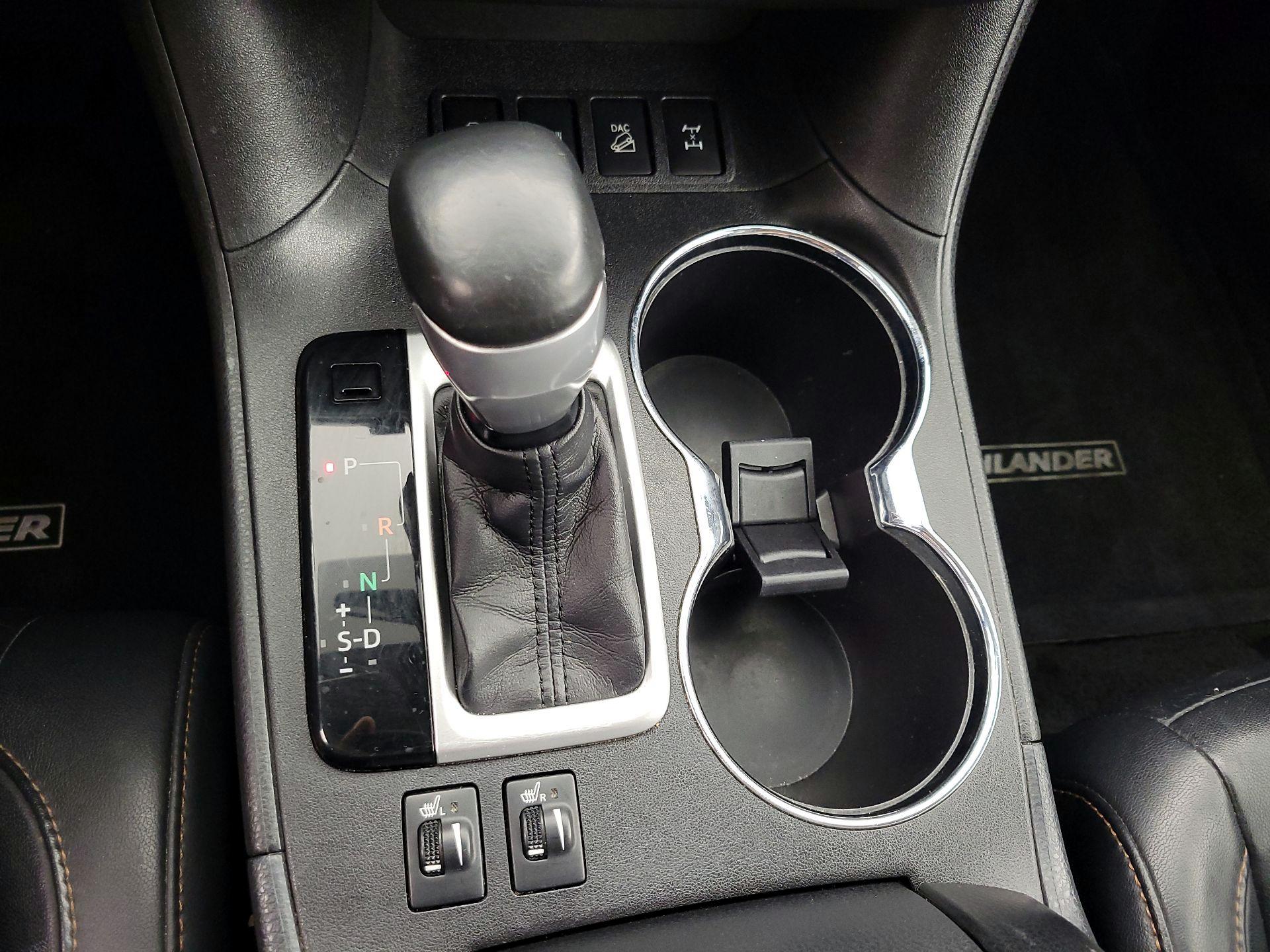 Thumbnail: 2015 Toyota Highlander - 18