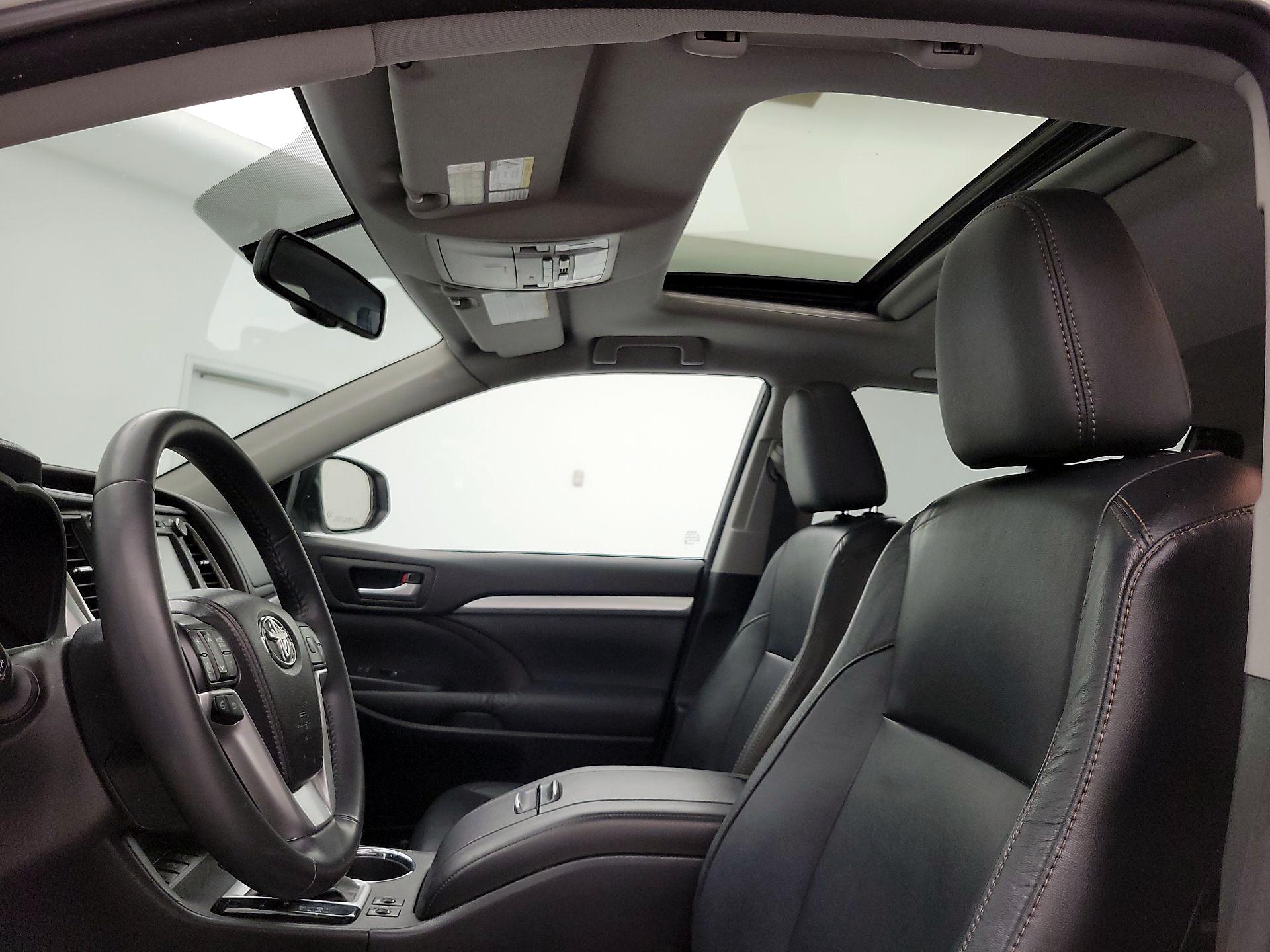 Thumbnail: 2015 Toyota Highlander - 20