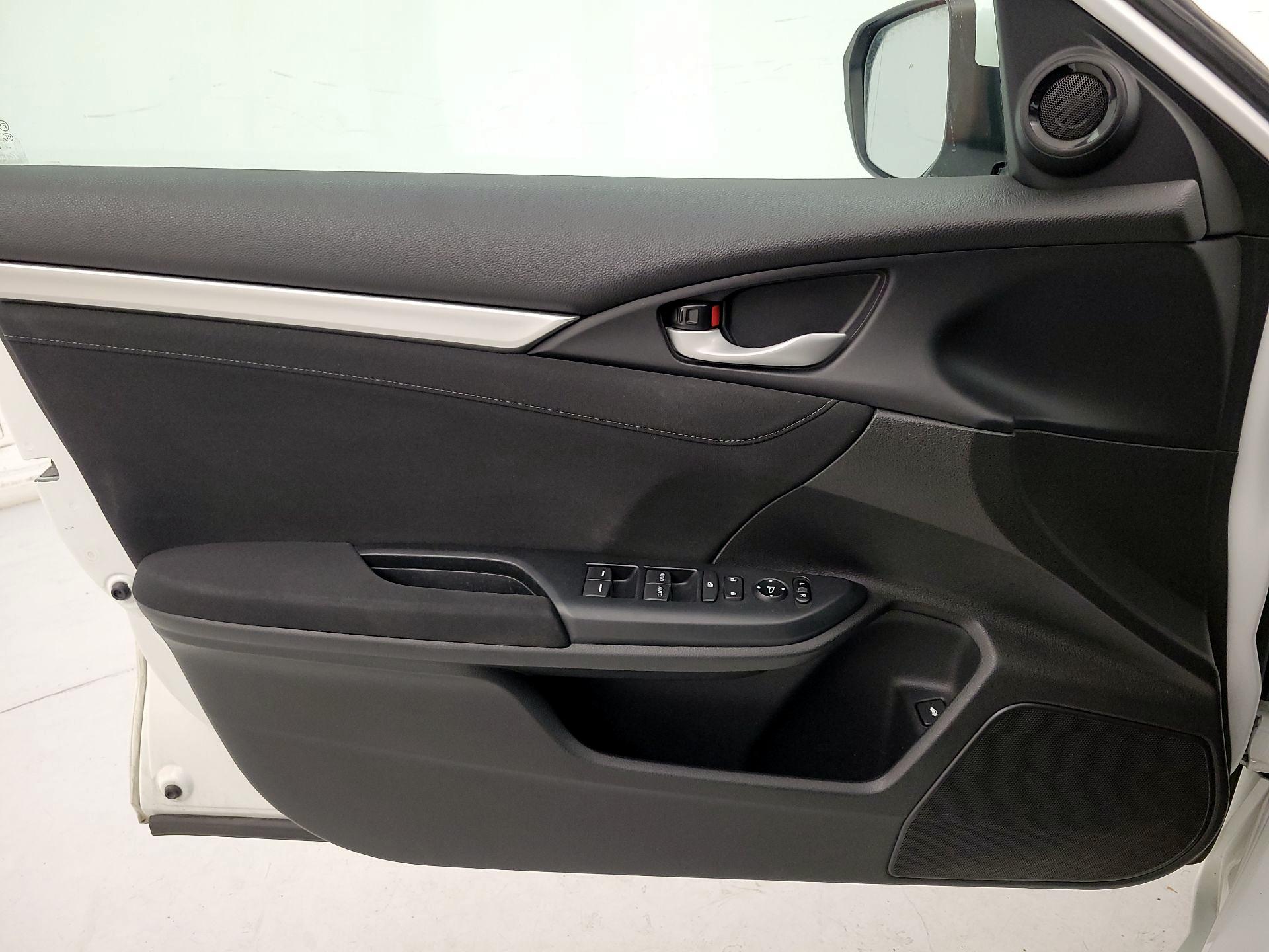 Thumbnail: 2016 Honda Civic - 12