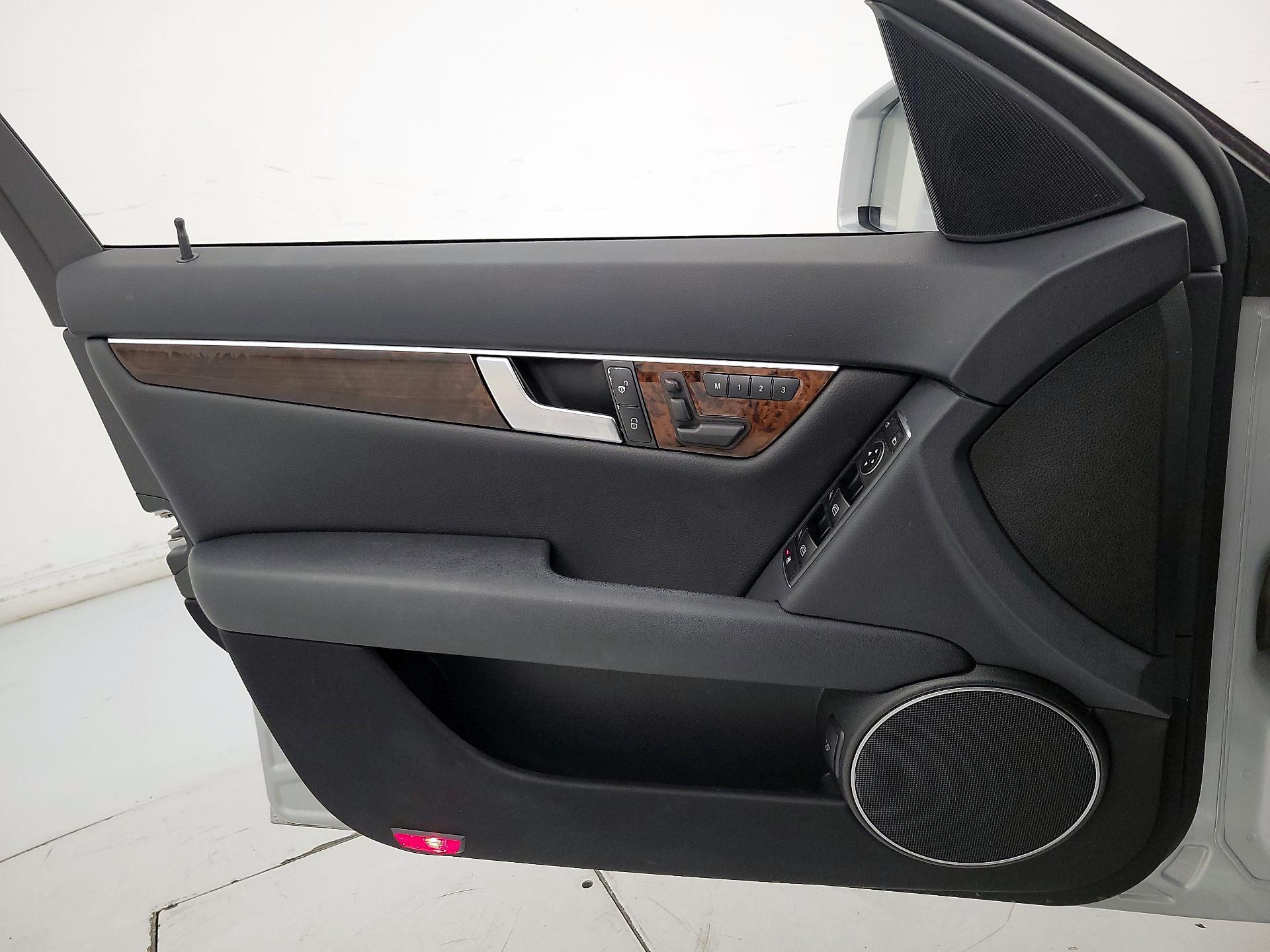 Thumbnail: 2014 Mercedes-Benz C-Class - 12