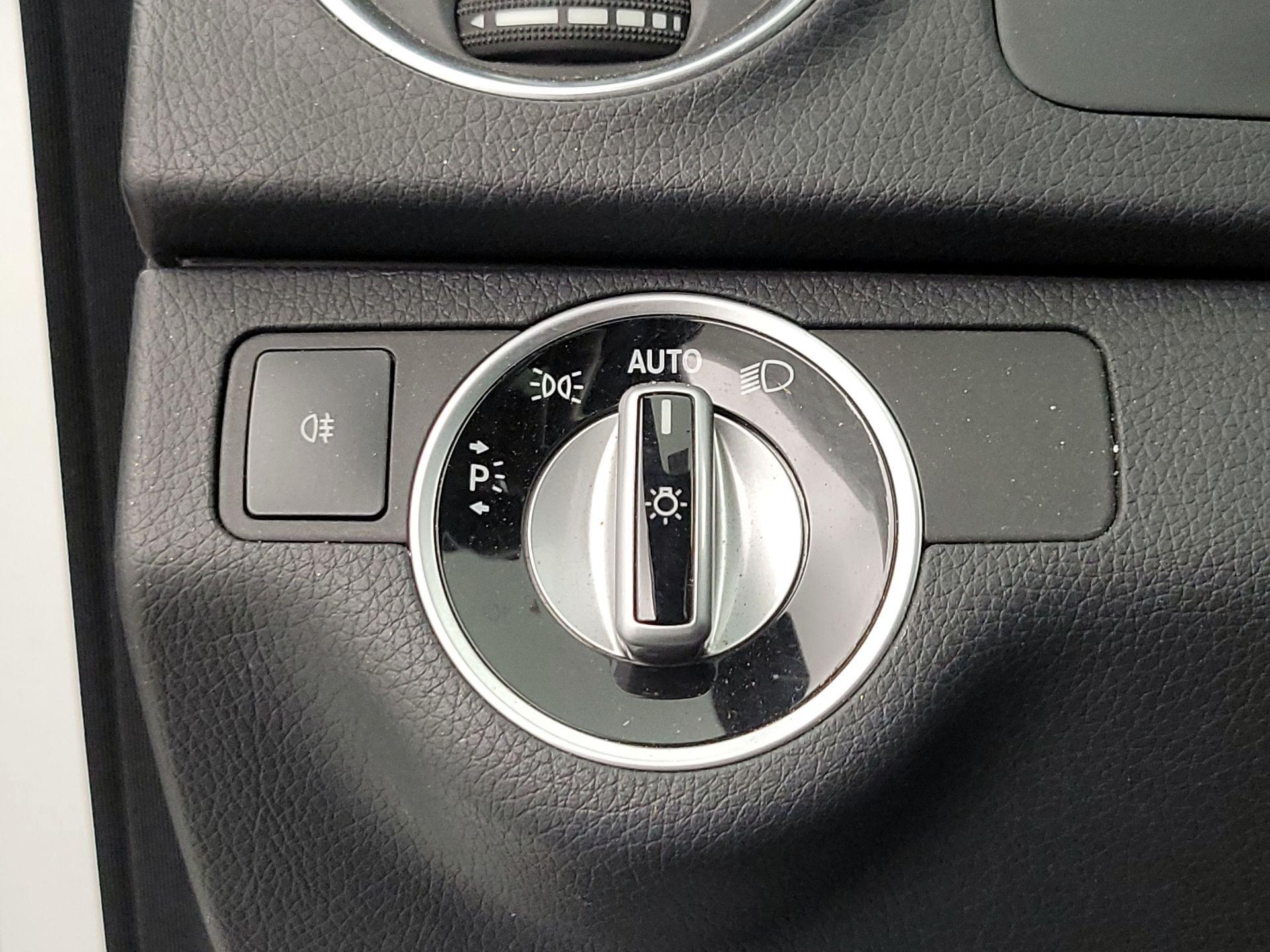 Thumbnail: 2014 Mercedes-Benz C-Class - 13