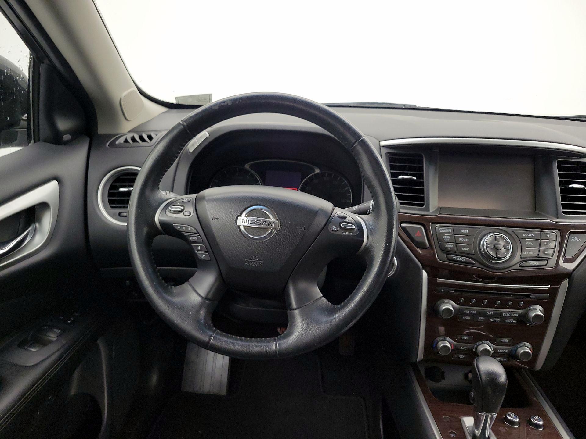 Thumbnail: 2015 Nissan Pathfinder - 10