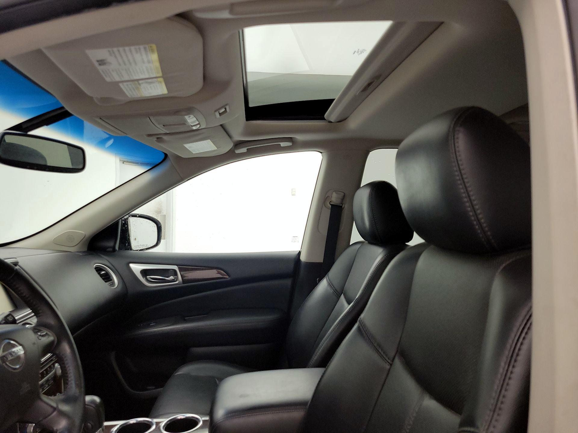 Thumbnail: 2015 Nissan Pathfinder - 19