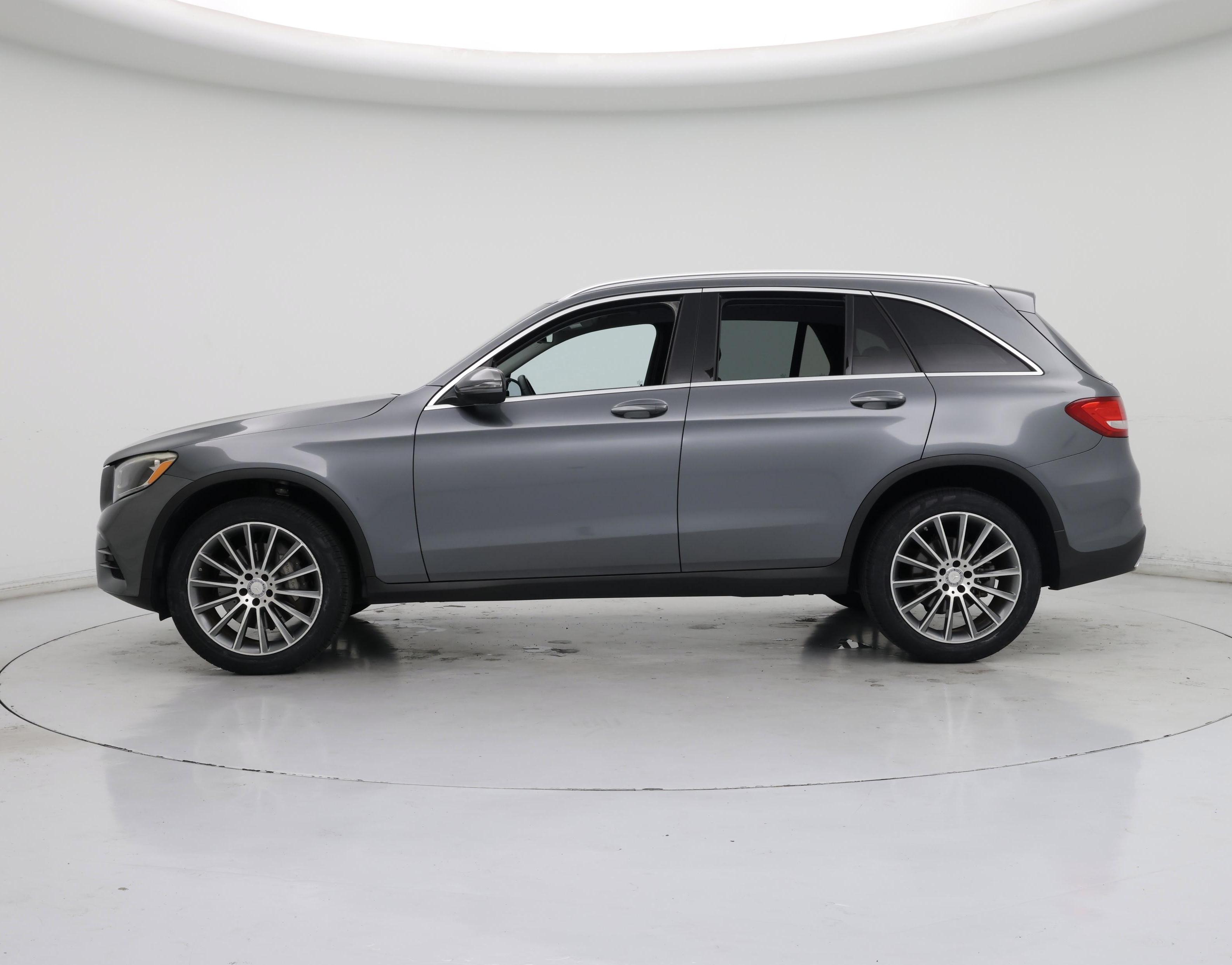 Thumbnail: 2016 Mercedes-Benz GLC - 3