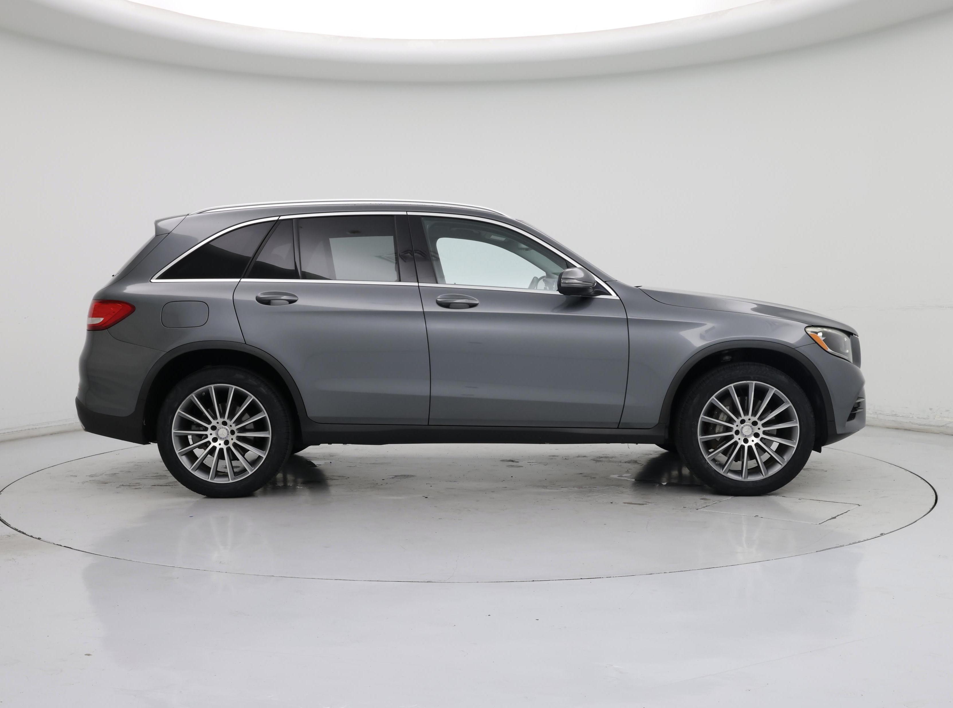 Thumbnail: 2016 Mercedes-Benz GLC - 7