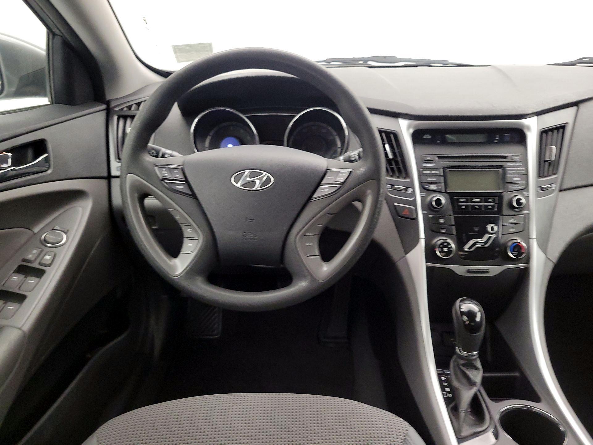 Thumbnail: 2013 Hyundai Sonata - 10