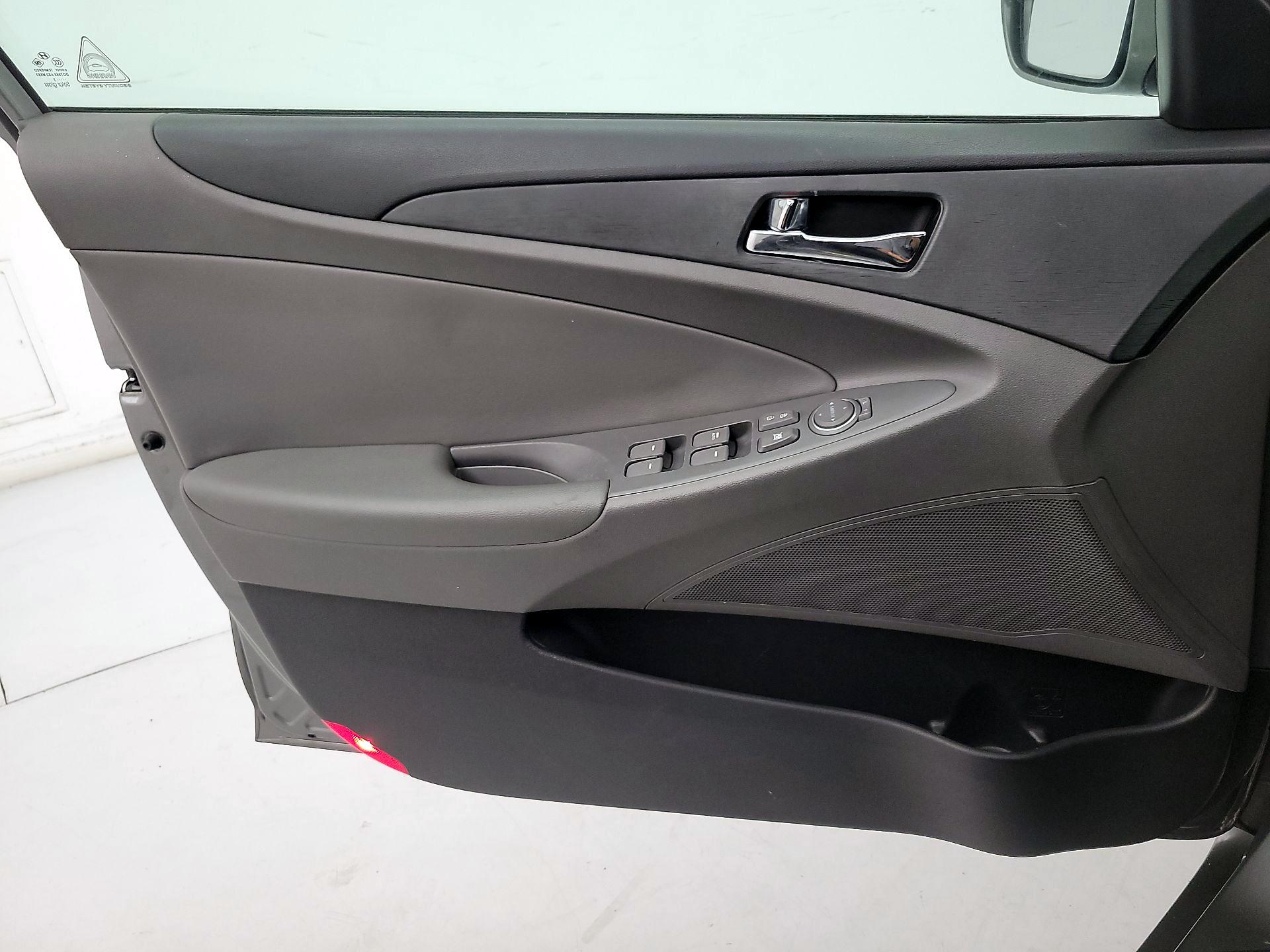 Thumbnail: 2013 Hyundai Sonata - 12