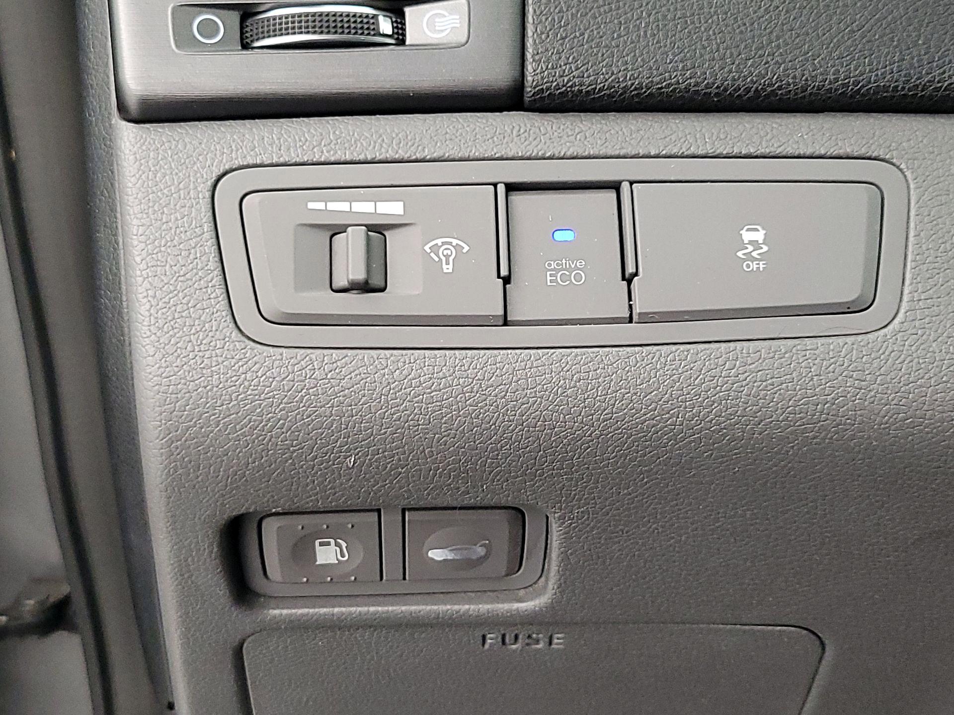 Thumbnail: 2013 Hyundai Sonata - 13