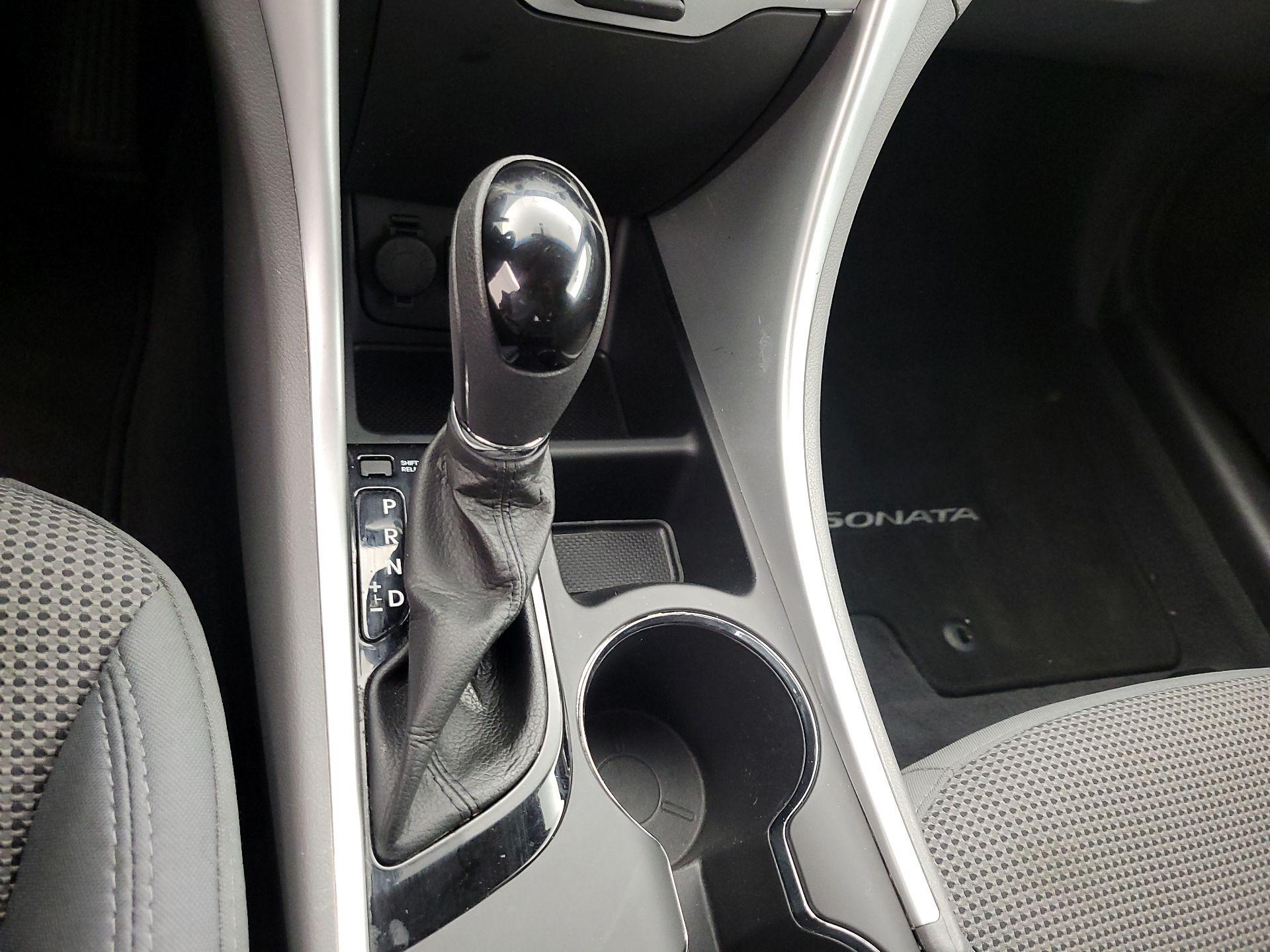 Thumbnail: 2013 Hyundai Sonata - 16