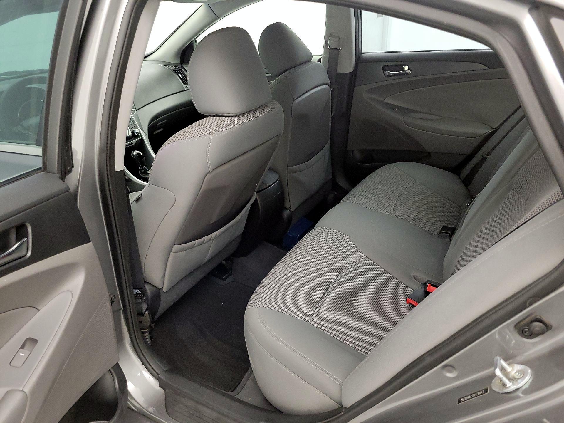 Thumbnail: 2013 Hyundai Sonata - 18