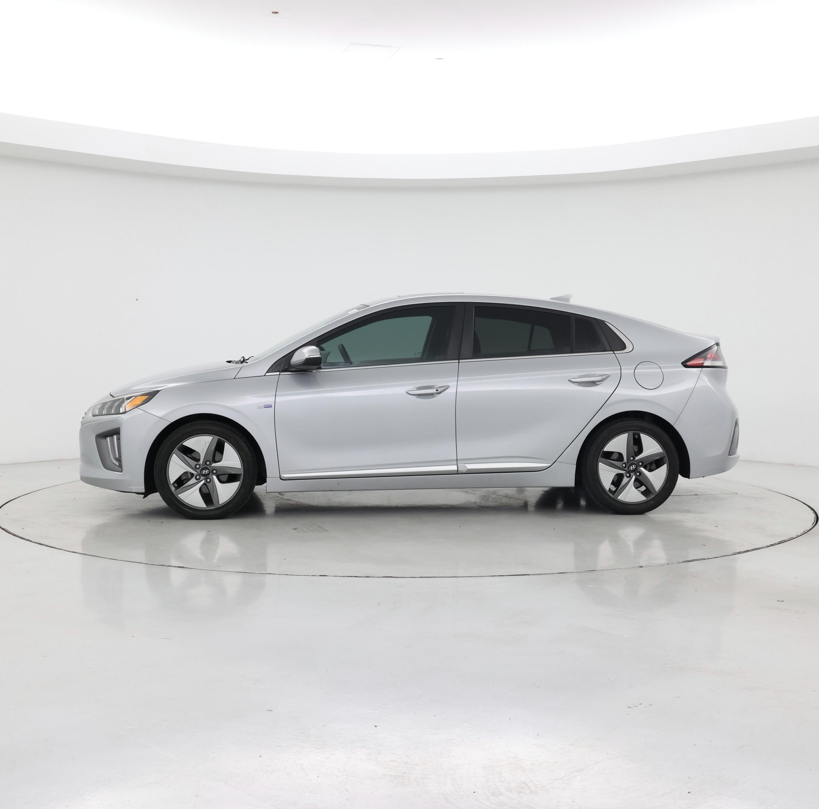Thumbnail: 2020 Hyundai Ioniq - 3