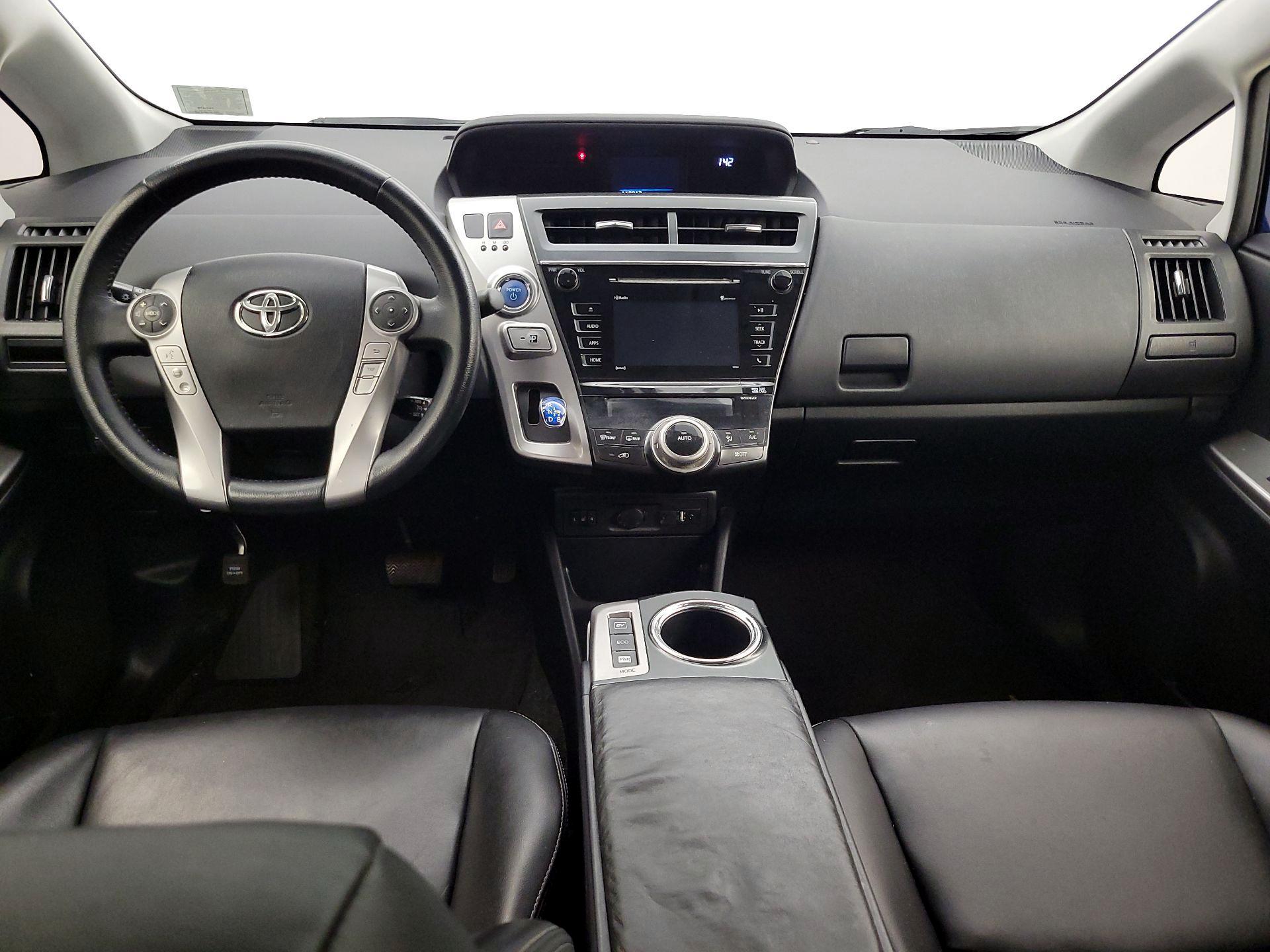 Thumbnail: 2017 Toyota Prius v - 9