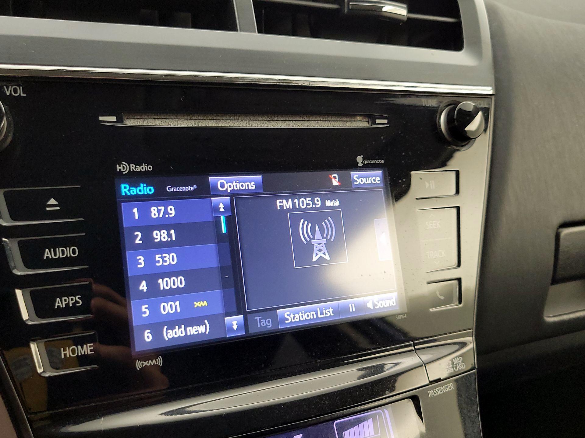 Thumbnail: 2017 Toyota Prius v - 15