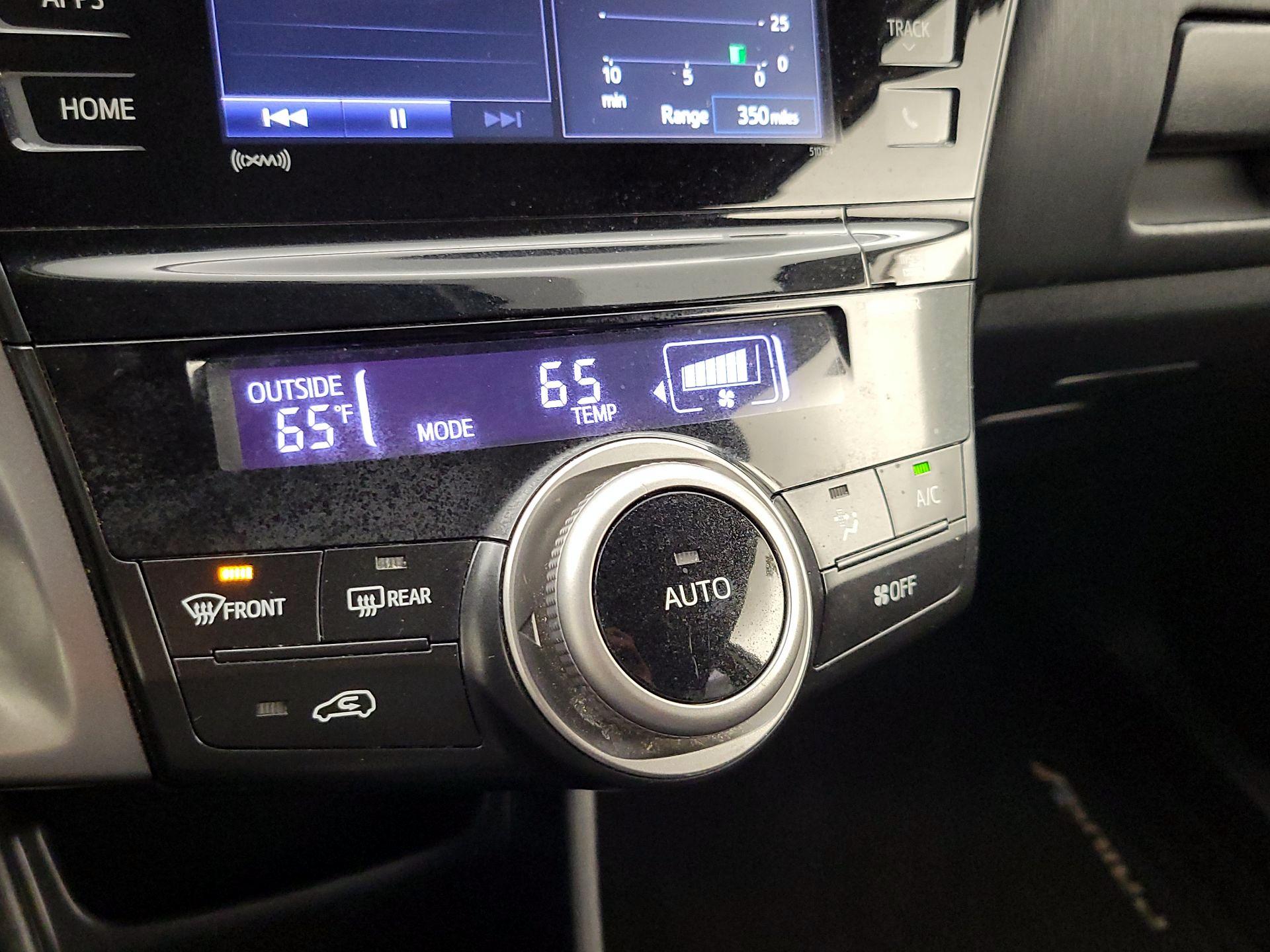 Thumbnail: 2017 Toyota Prius v - 16