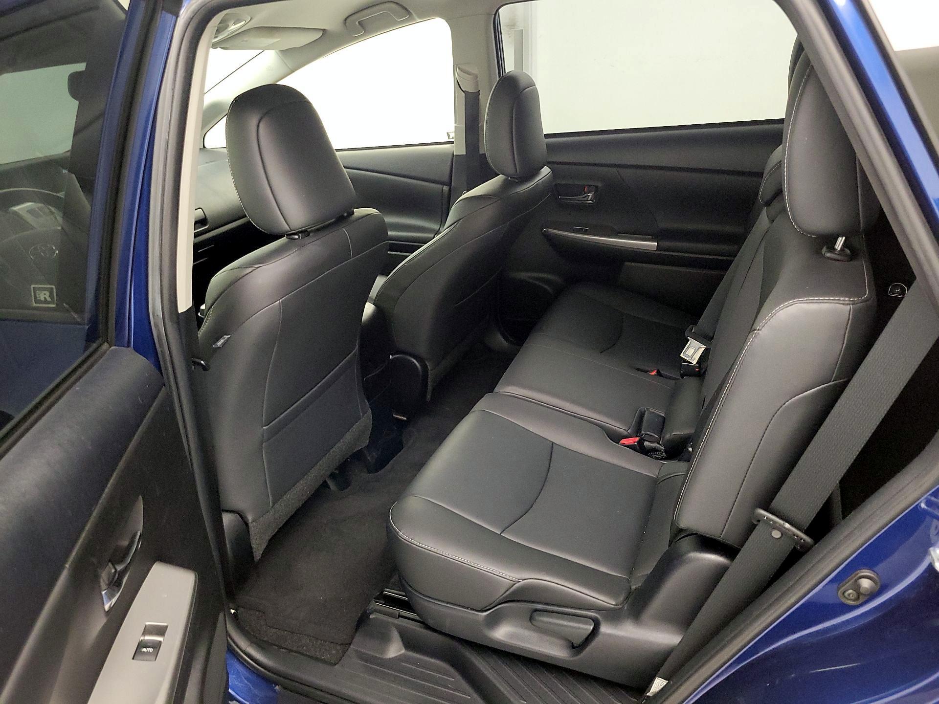 Thumbnail: 2017 Toyota Prius v - 18