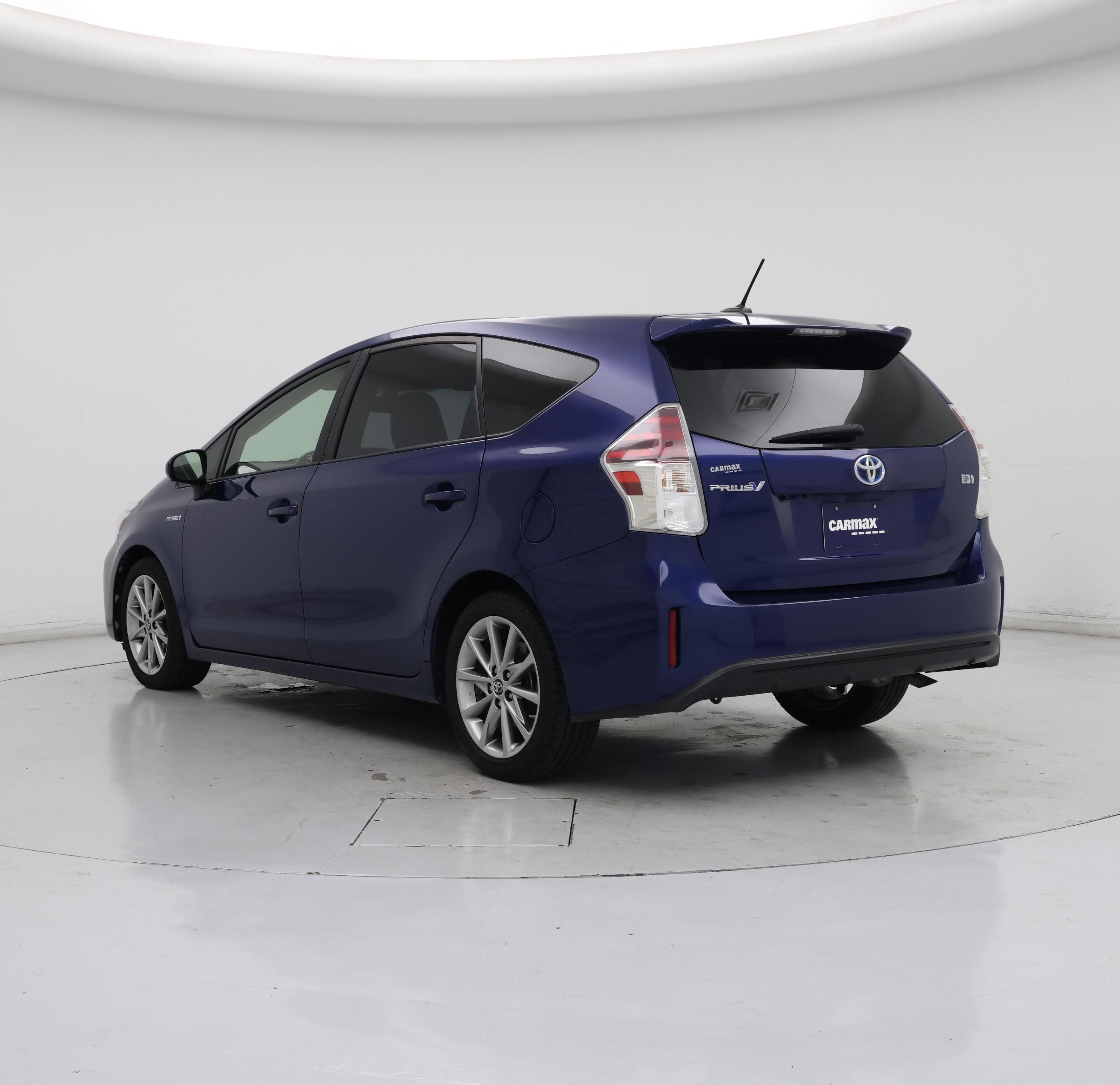 Thumbnail: 2017 Toyota Prius v - 2
