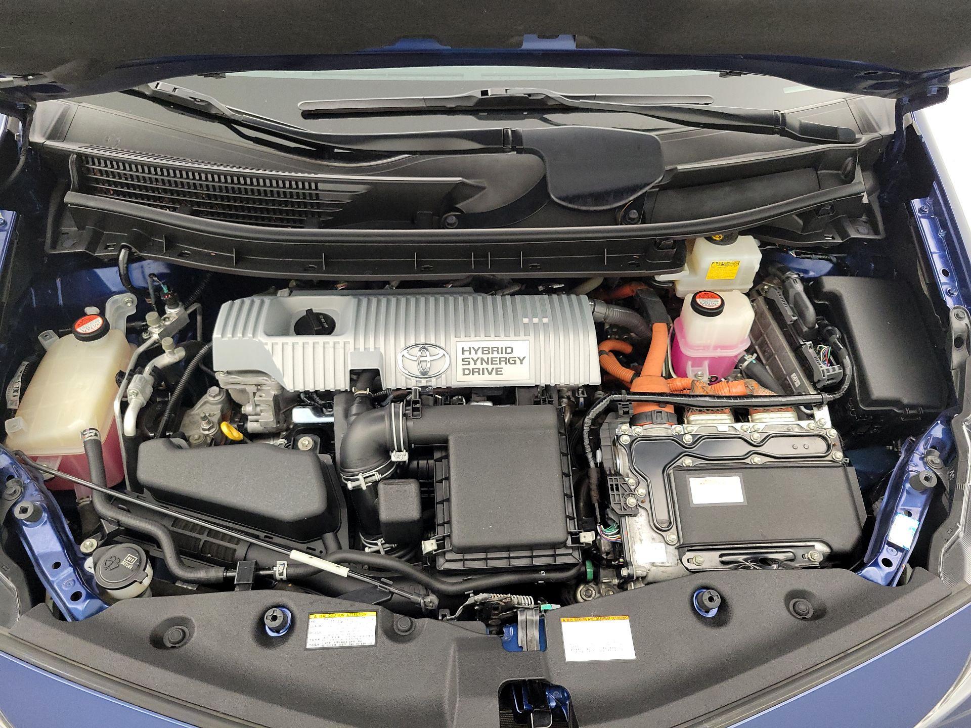 Thumbnail: 2017 Toyota Prius v - 20