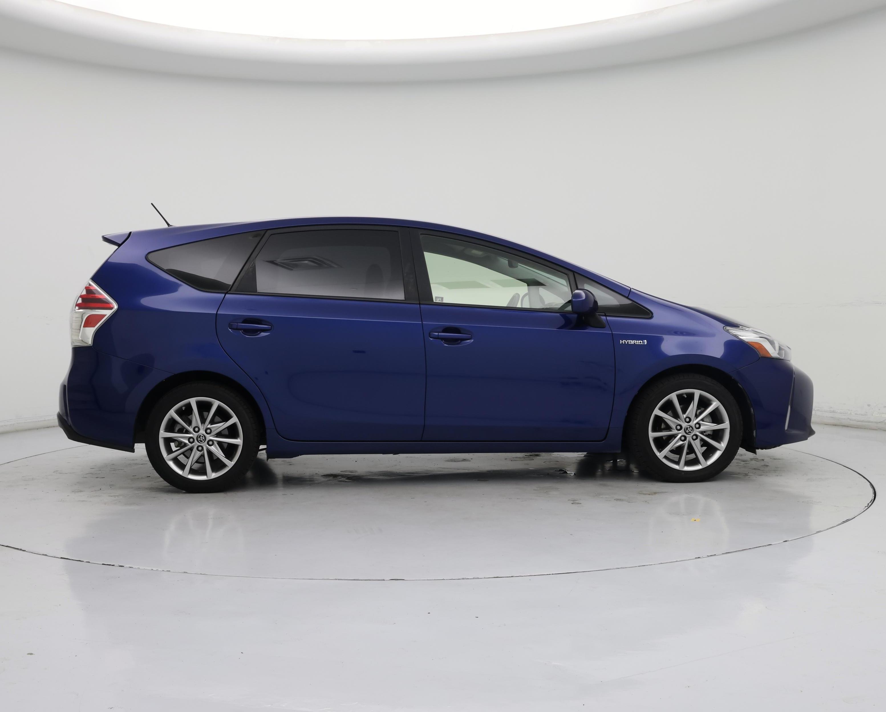 Thumbnail: 2017 Toyota Prius v - 7