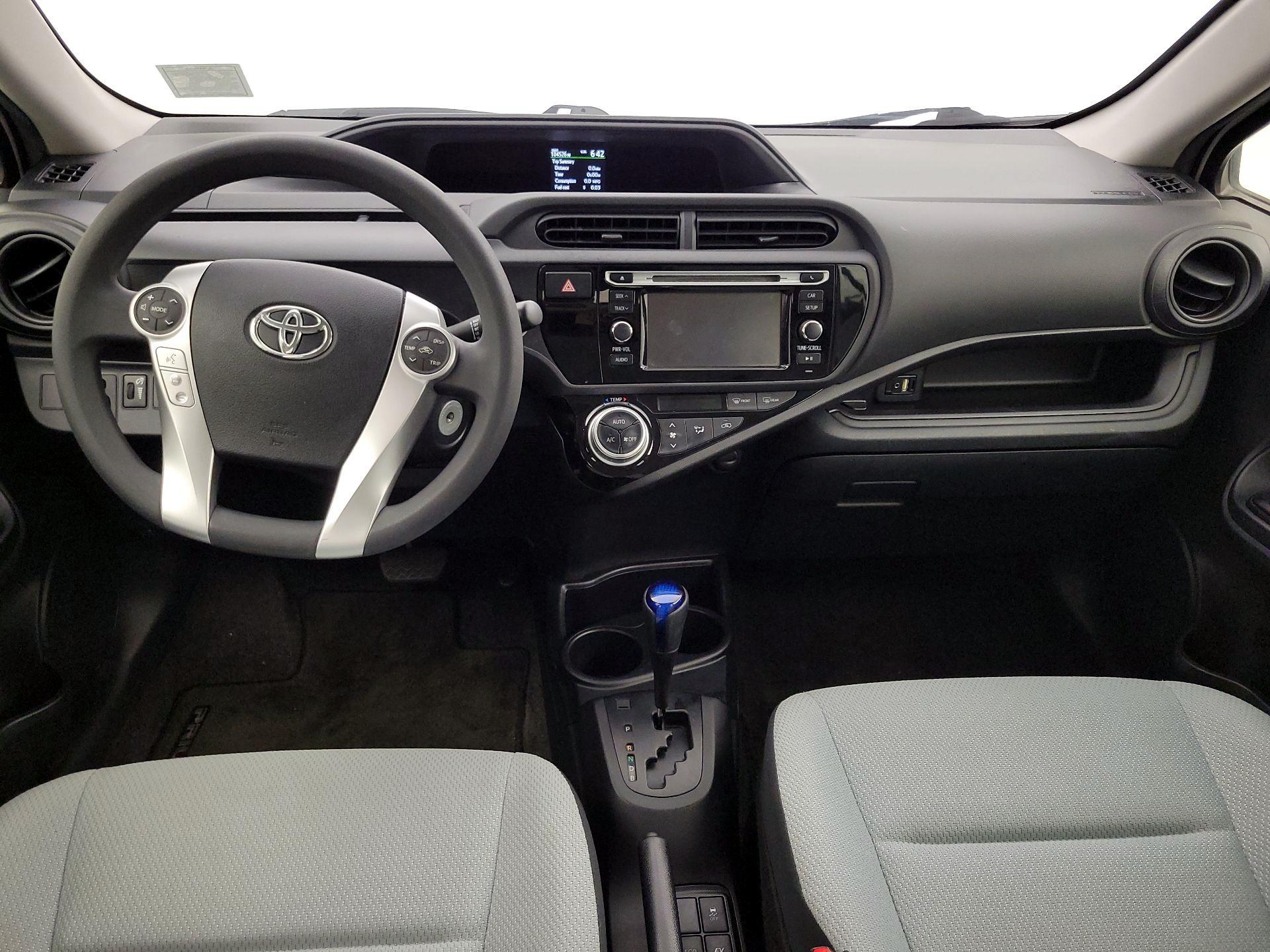 Thumbnail: 2015 Toyota Prius c - 9
