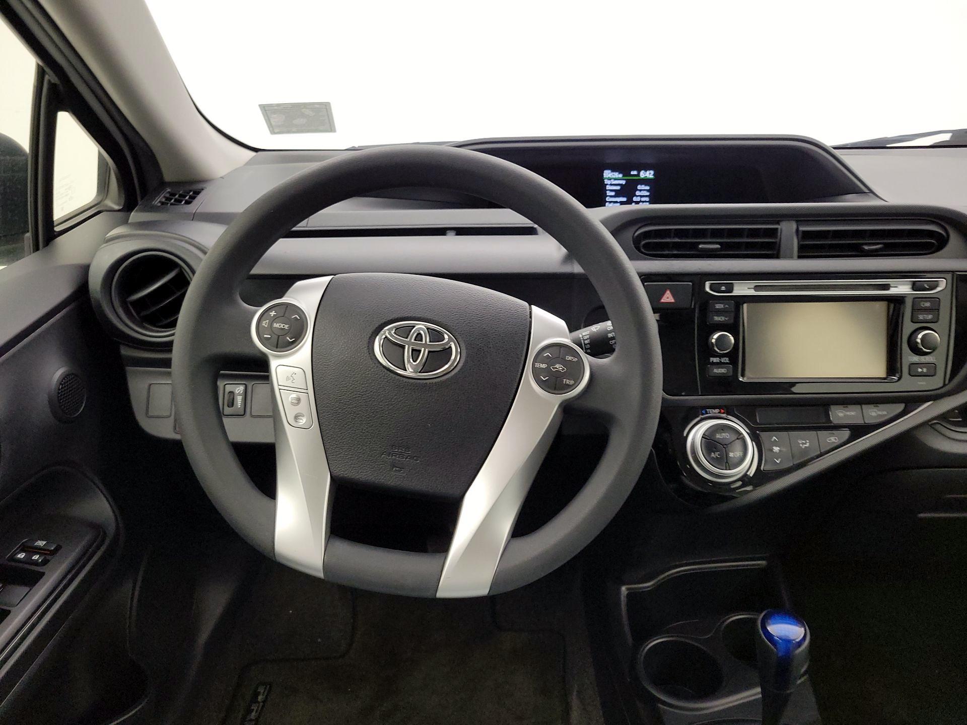 Thumbnail: 2015 Toyota Prius c - 10