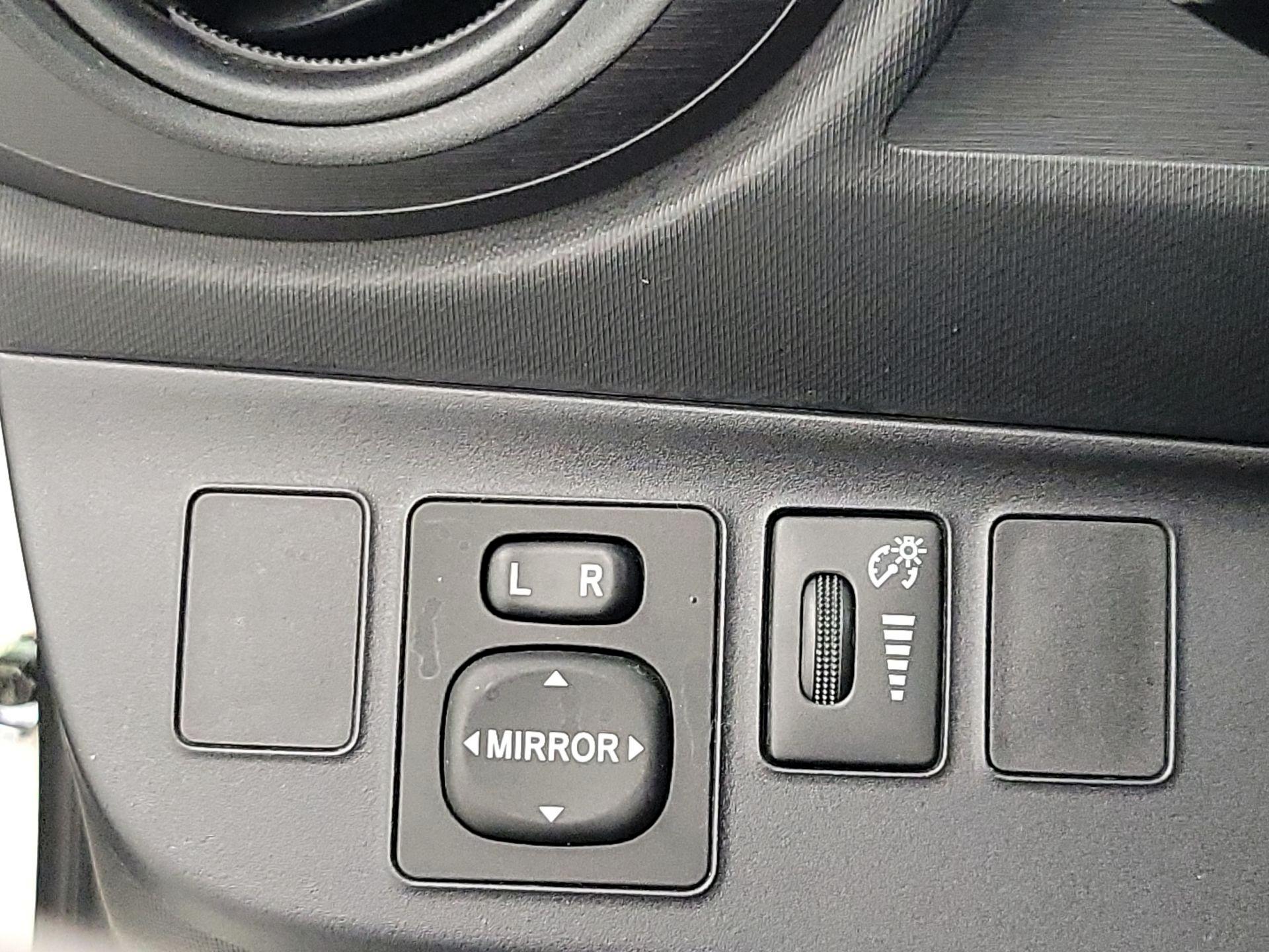 Thumbnail: 2015 Toyota Prius c - 13