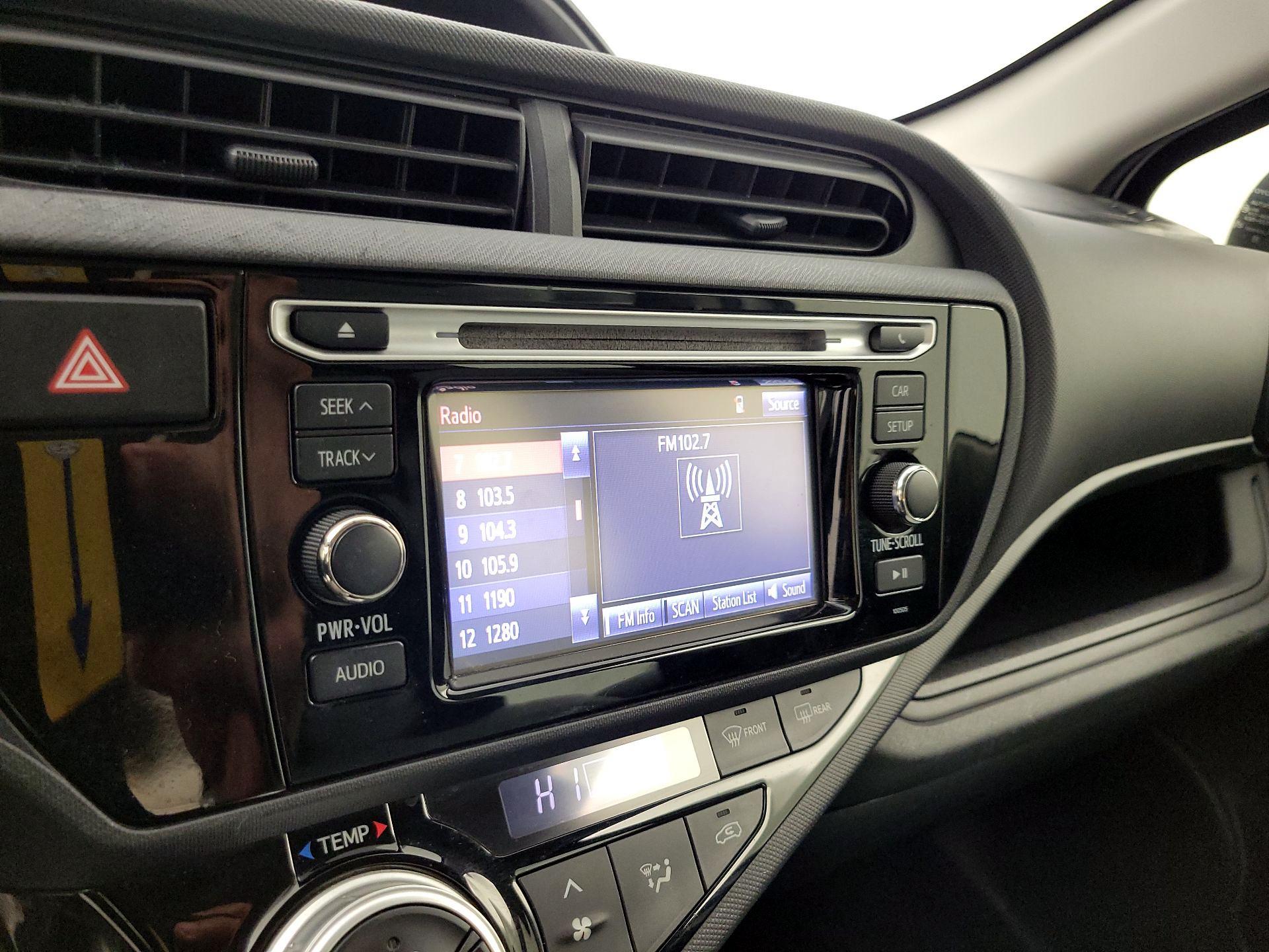 Thumbnail: 2015 Toyota Prius c - 14