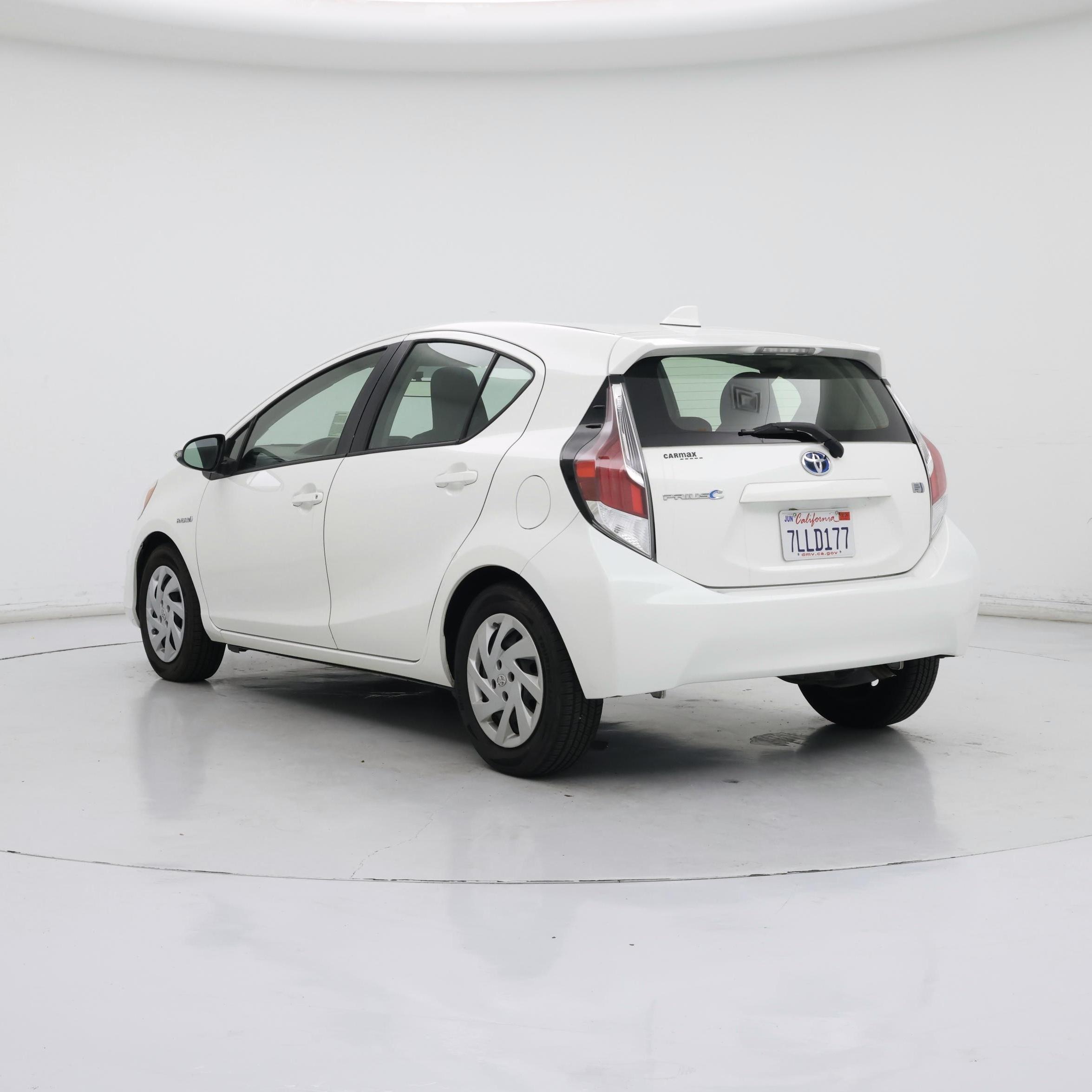 Thumbnail: 2015 Toyota Prius c - 2