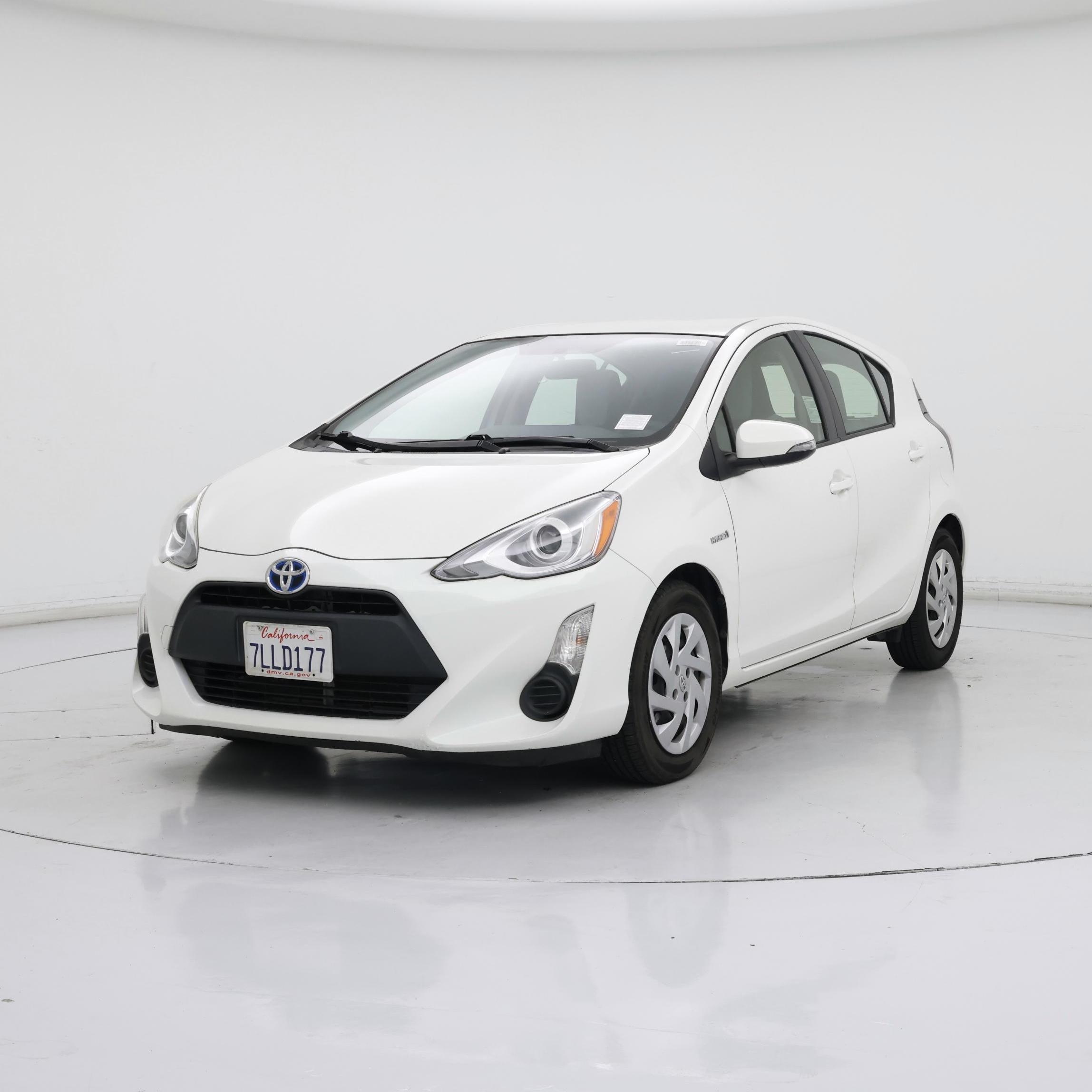 Thumbnail: 2015 Toyota Prius c - 4