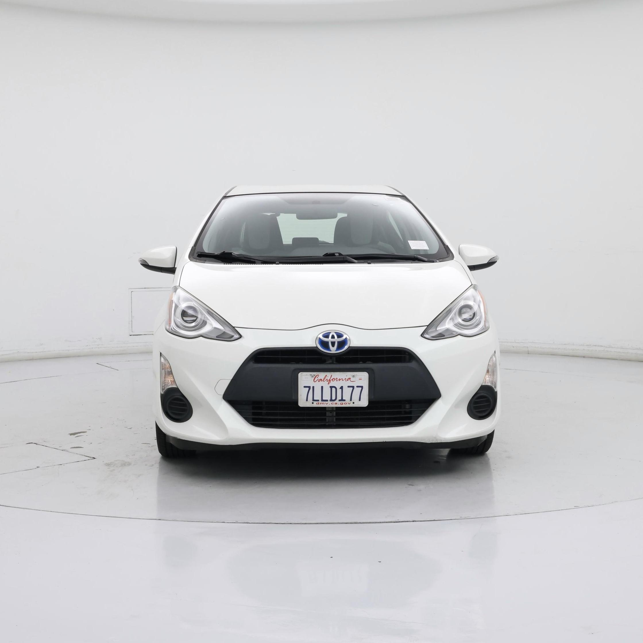 Thumbnail: 2015 Toyota Prius c - 5