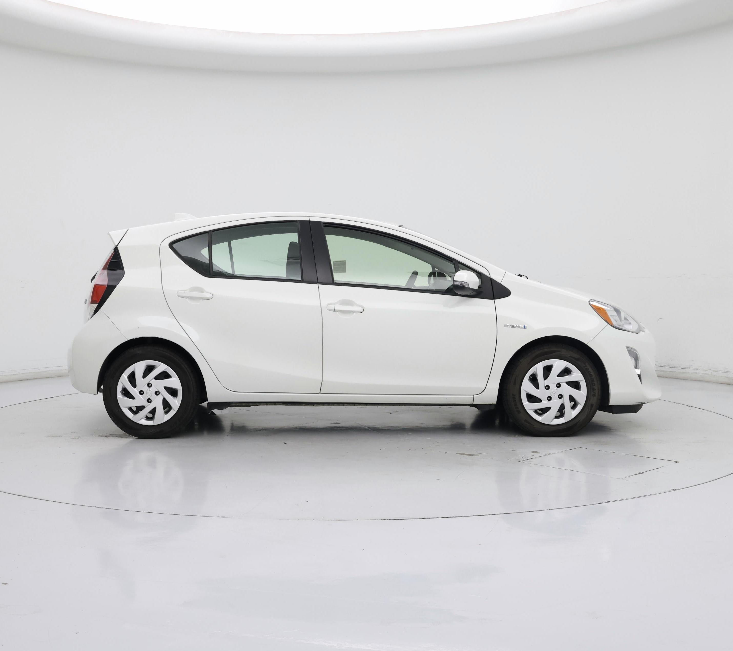 Thumbnail: 2015 Toyota Prius c - 7