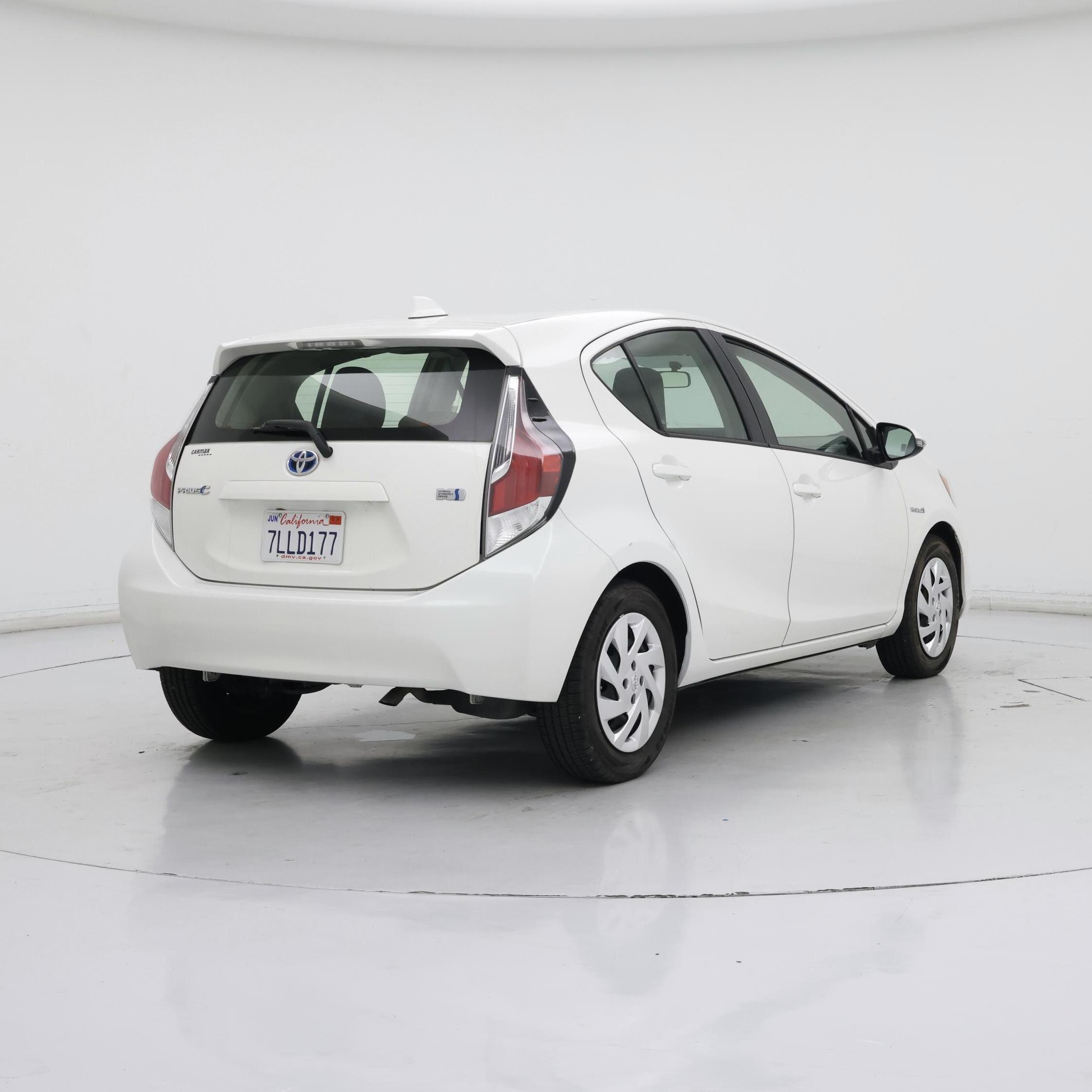 Thumbnail: 2015 Toyota Prius c - 8