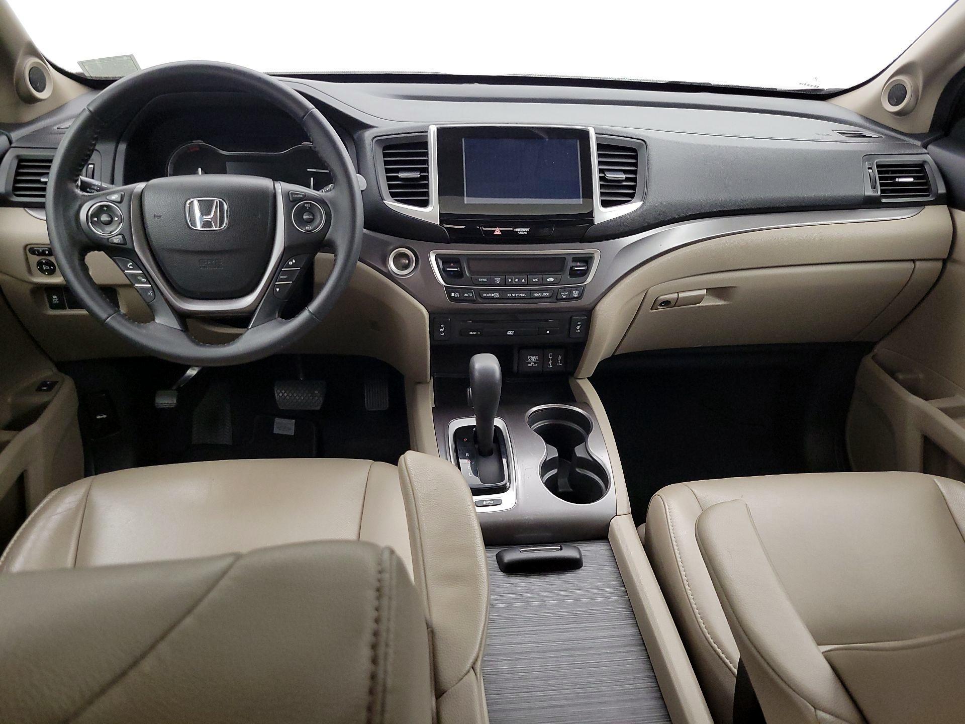 Thumbnail: 2017 Honda Pilot - 9