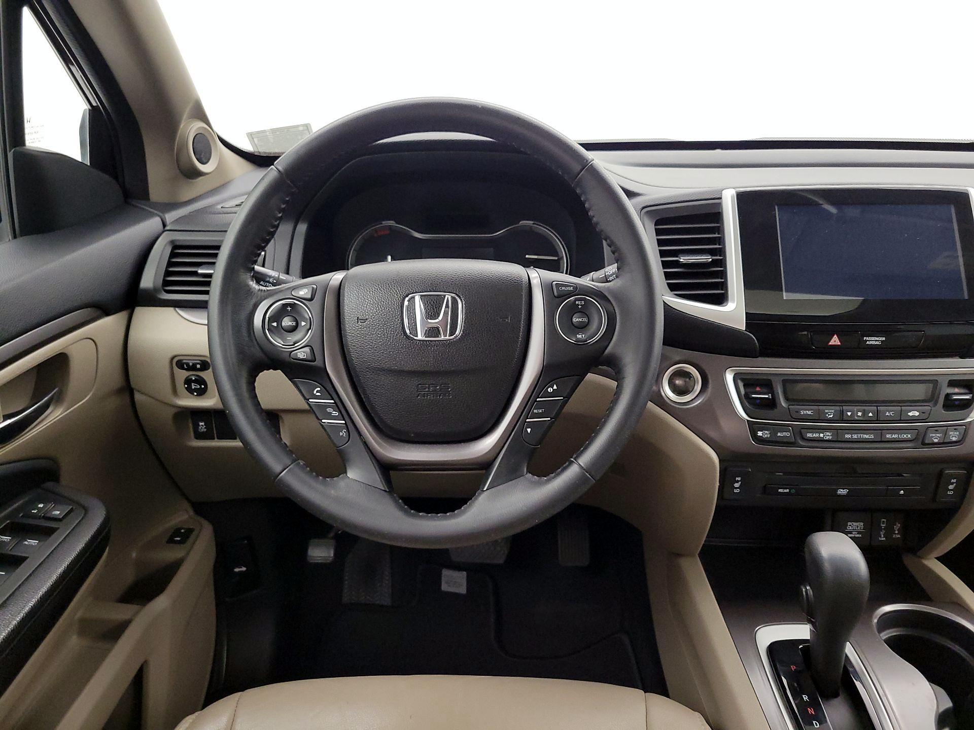 Thumbnail: 2017 Honda Pilot - 10