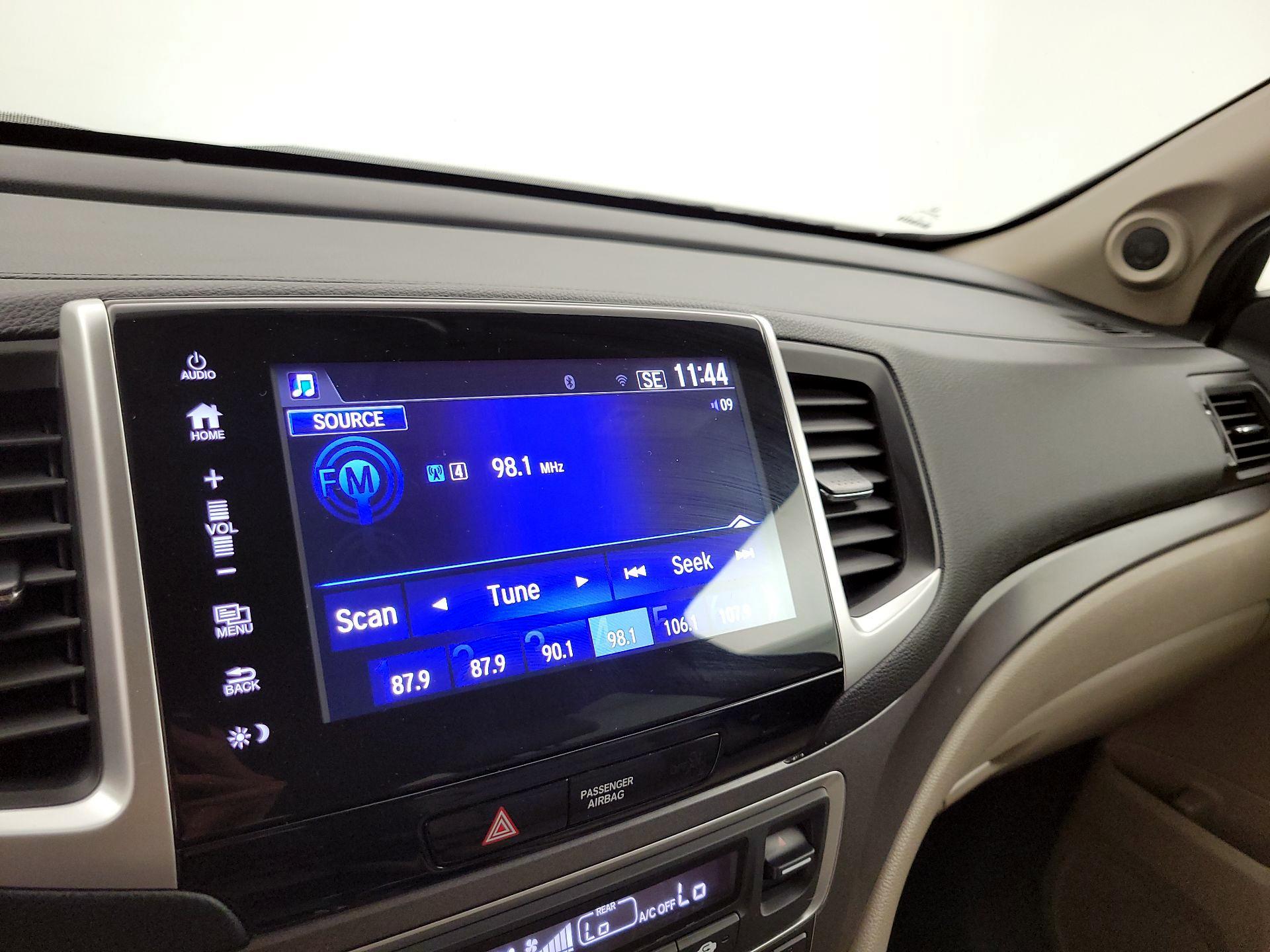 Thumbnail: 2017 Honda Pilot - 15