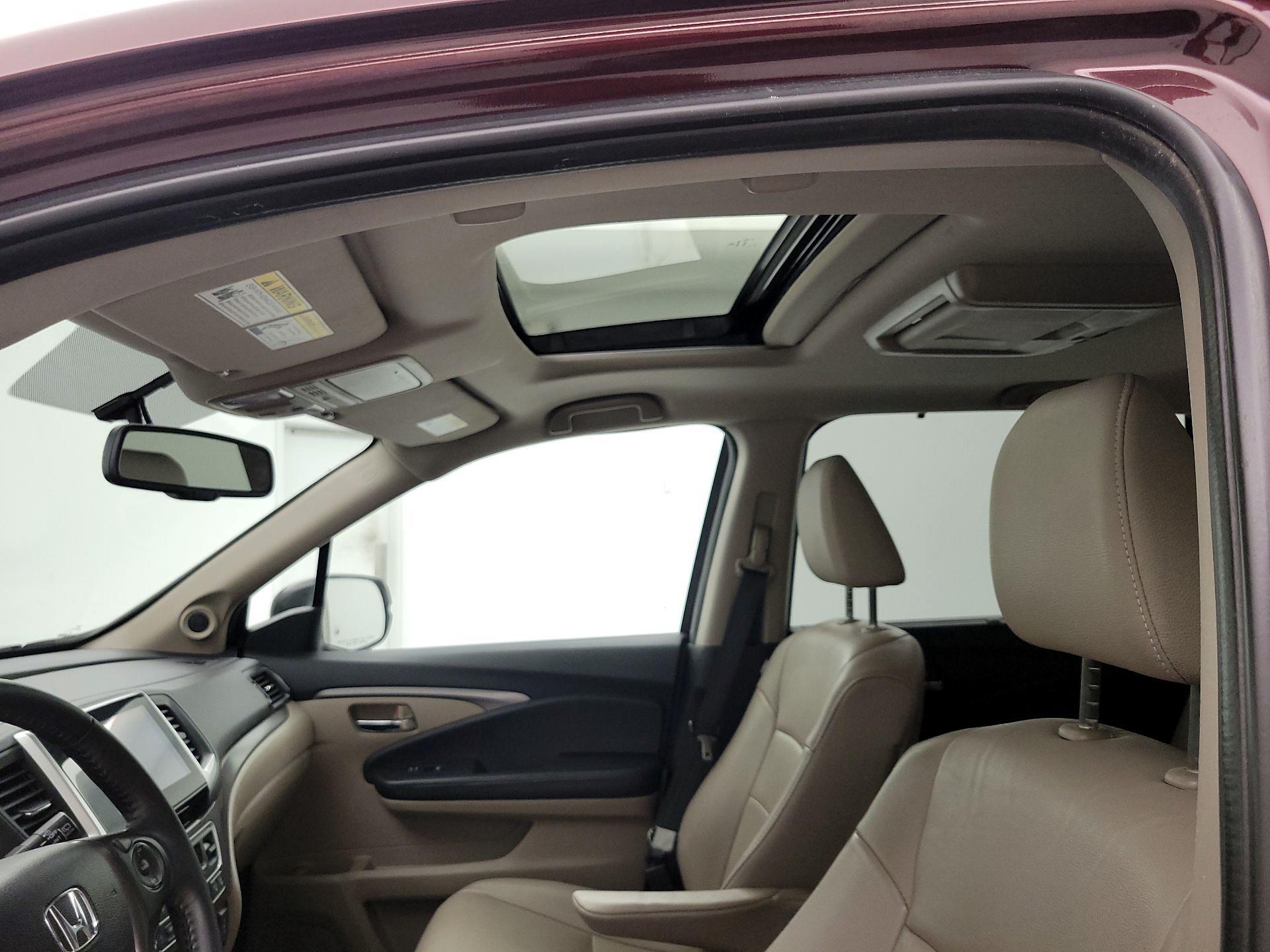 Thumbnail: 2017 Honda Pilot - 19