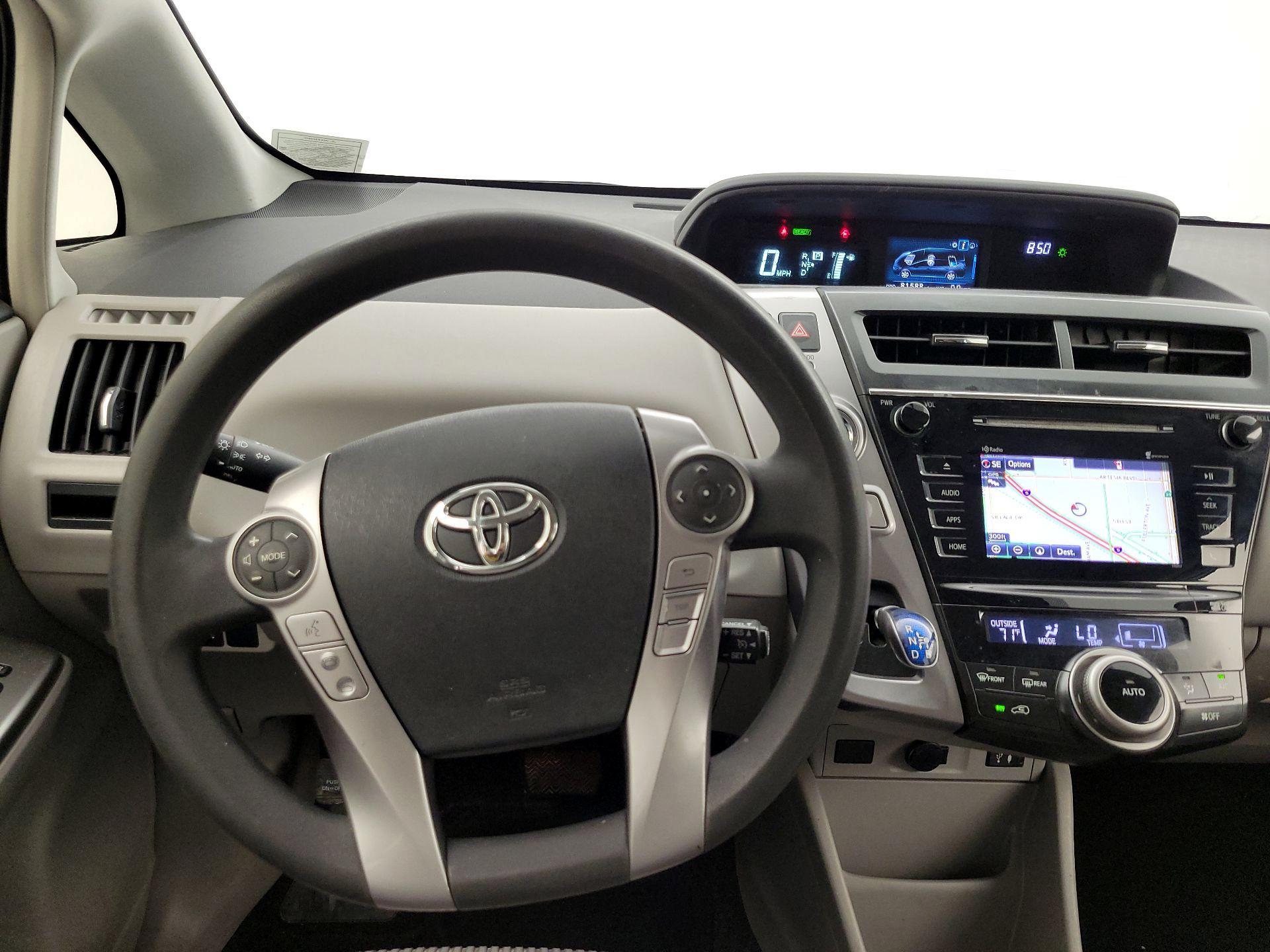 Thumbnail: 2015 Toyota Prius v - 10