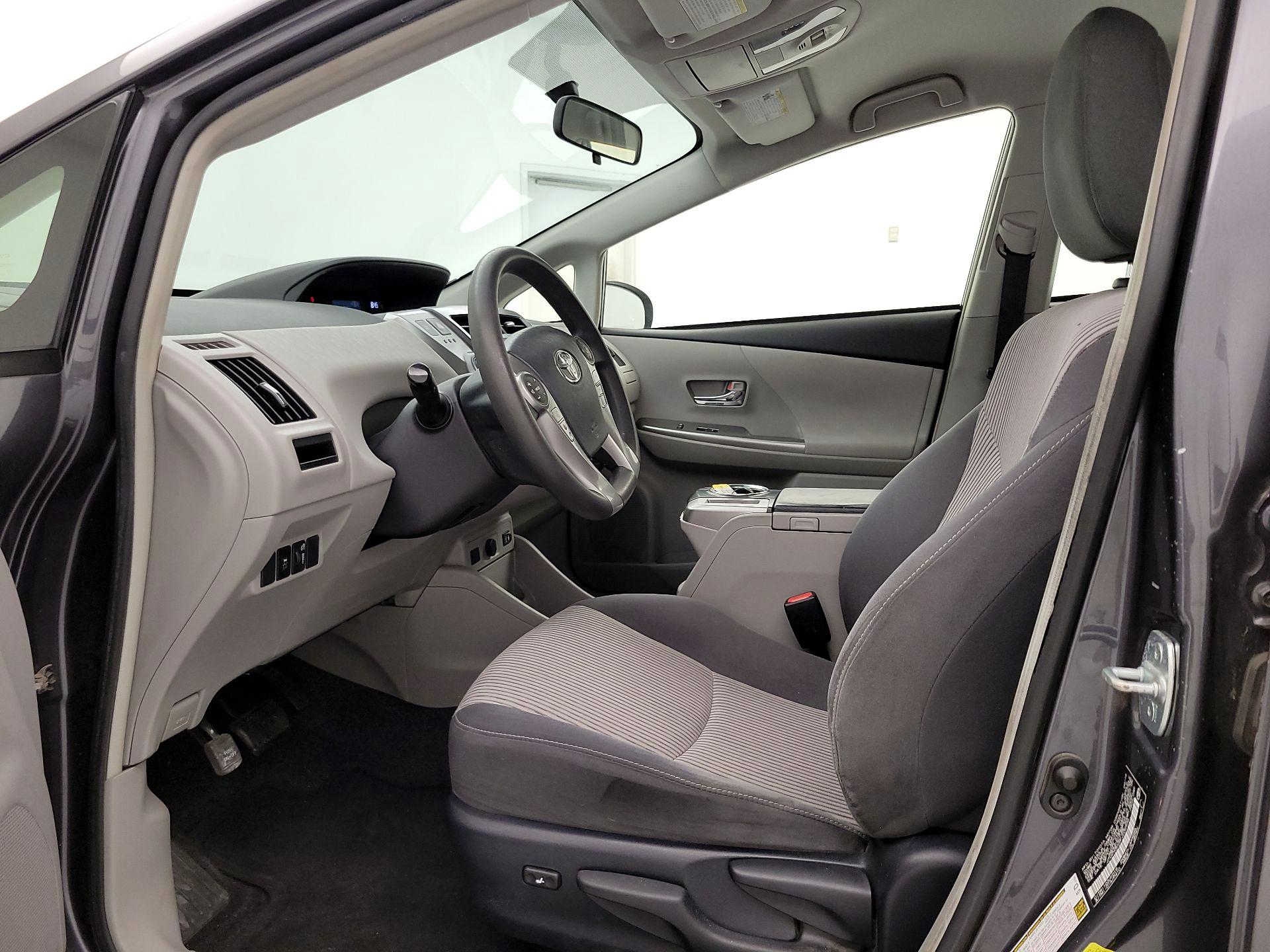 Thumbnail: 2015 Toyota Prius v - 11