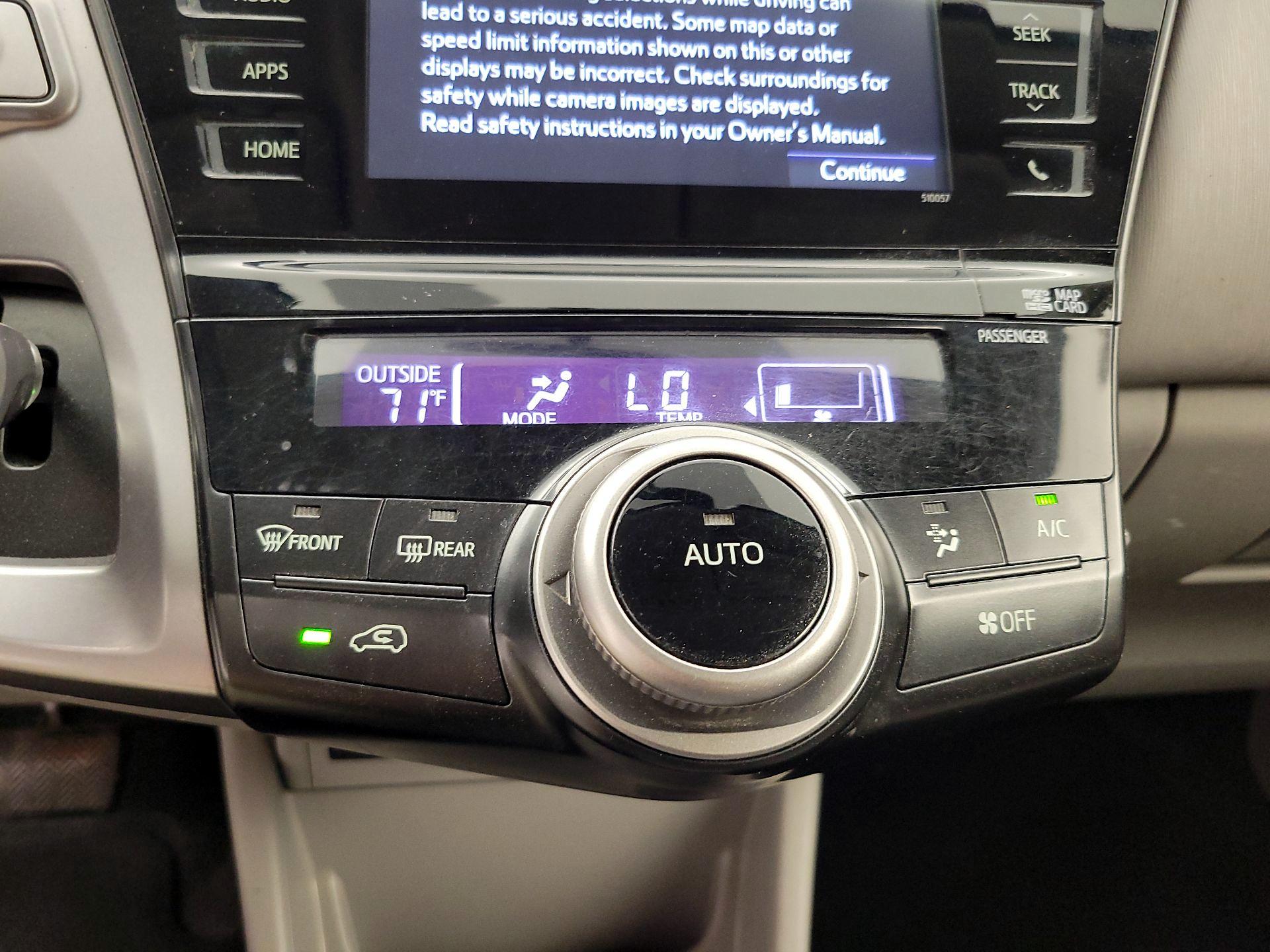 Thumbnail: 2015 Toyota Prius v - 17