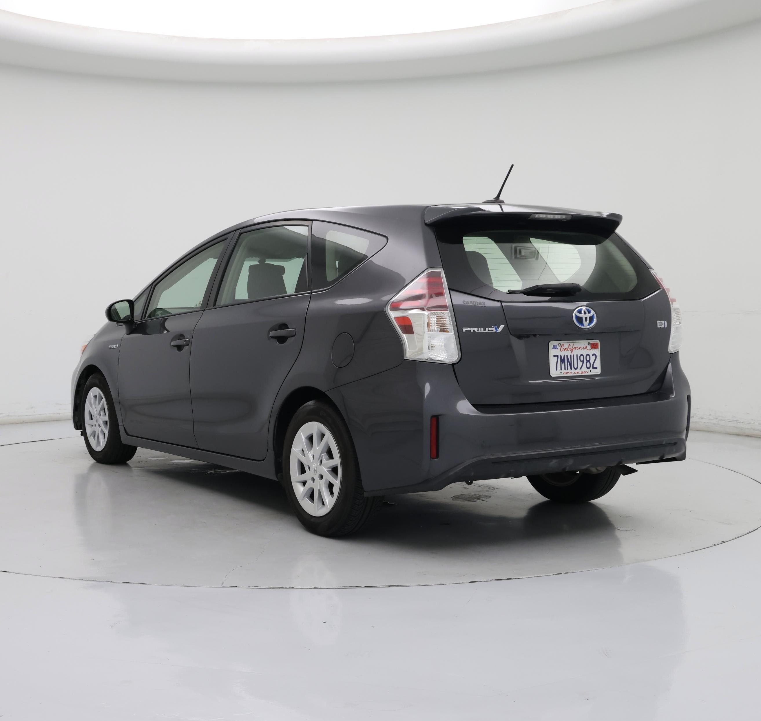Thumbnail: 2015 Toyota Prius v - 2