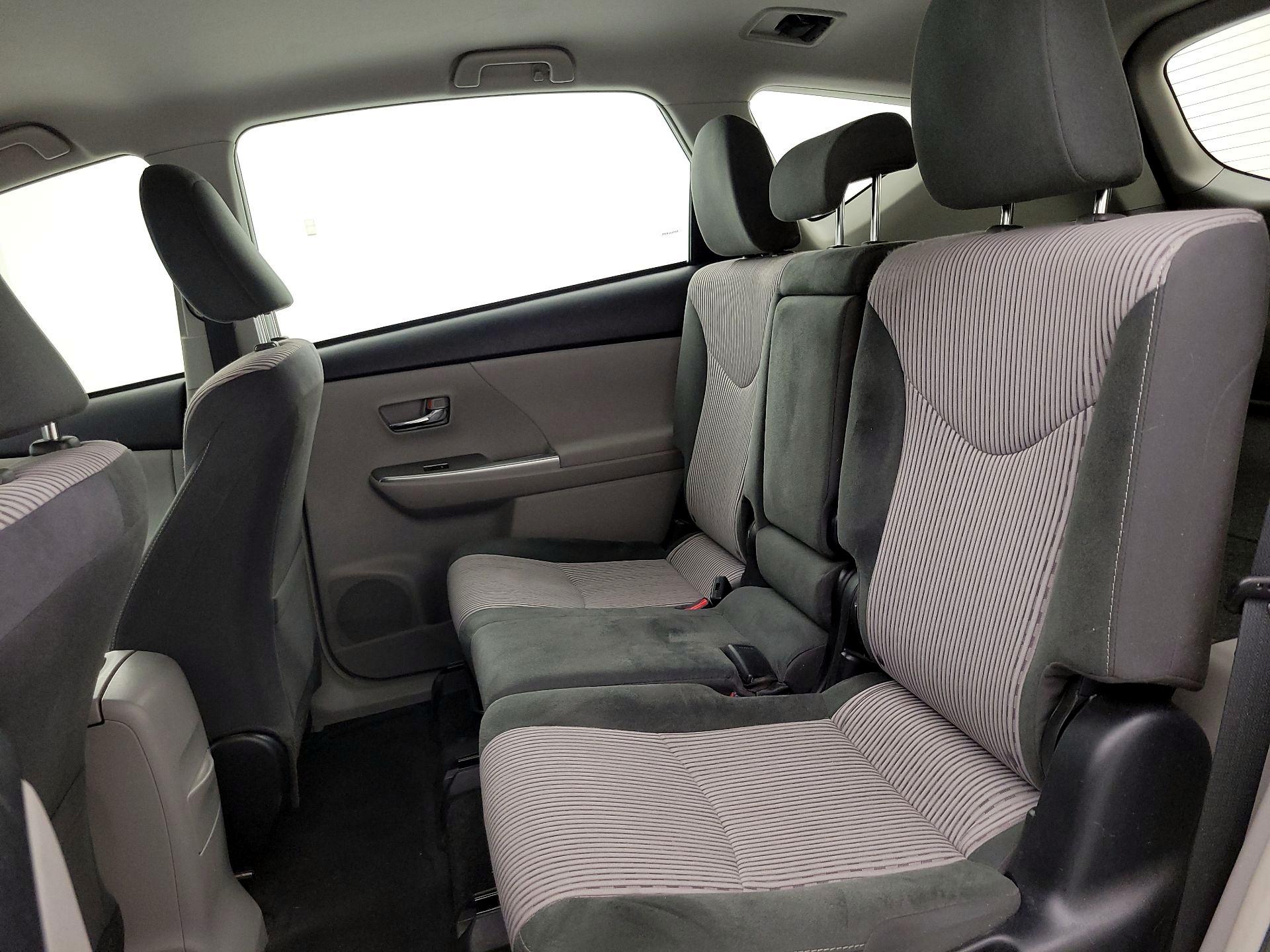 Thumbnail: 2015 Toyota Prius v - 20