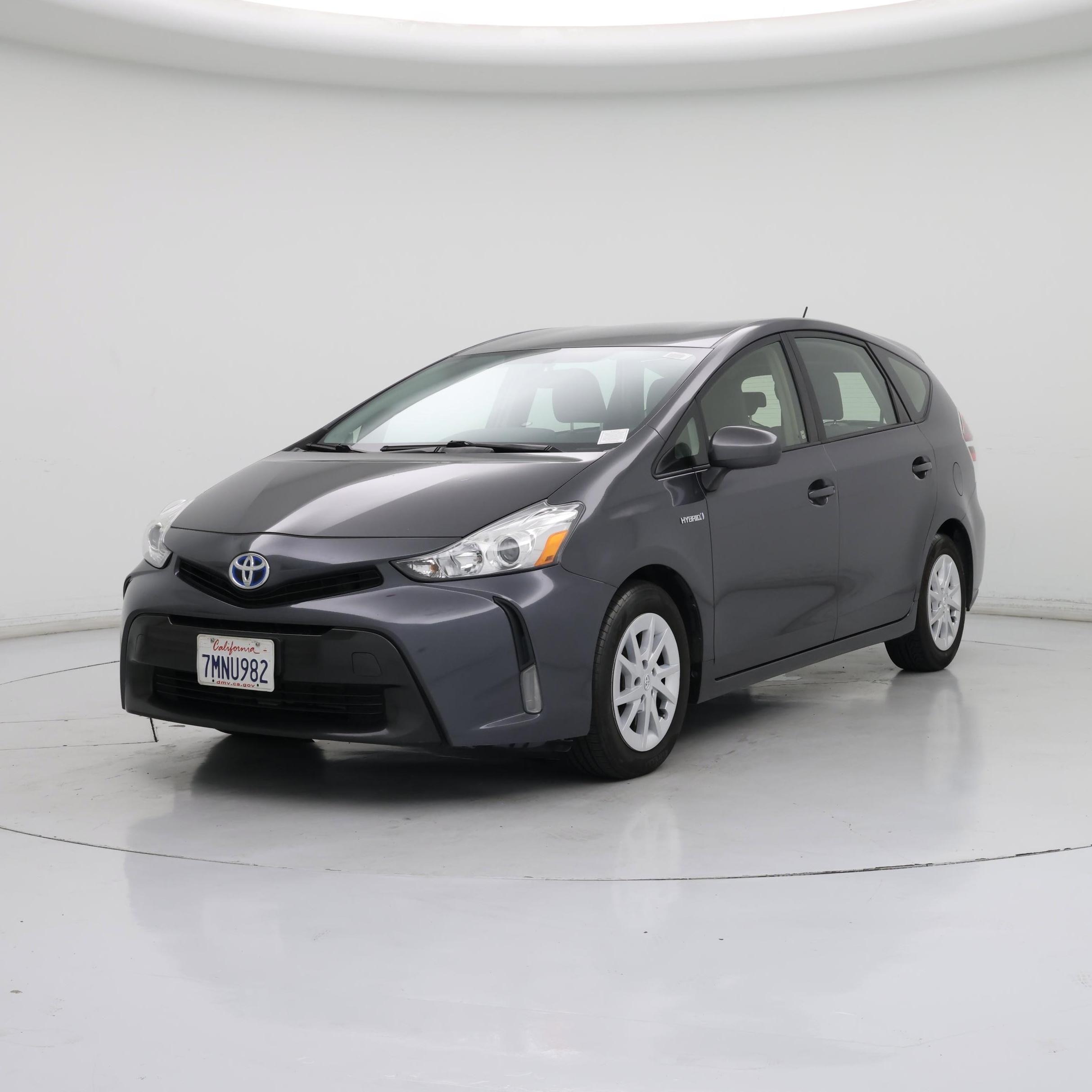 Thumbnail: 2015 Toyota Prius v - 4