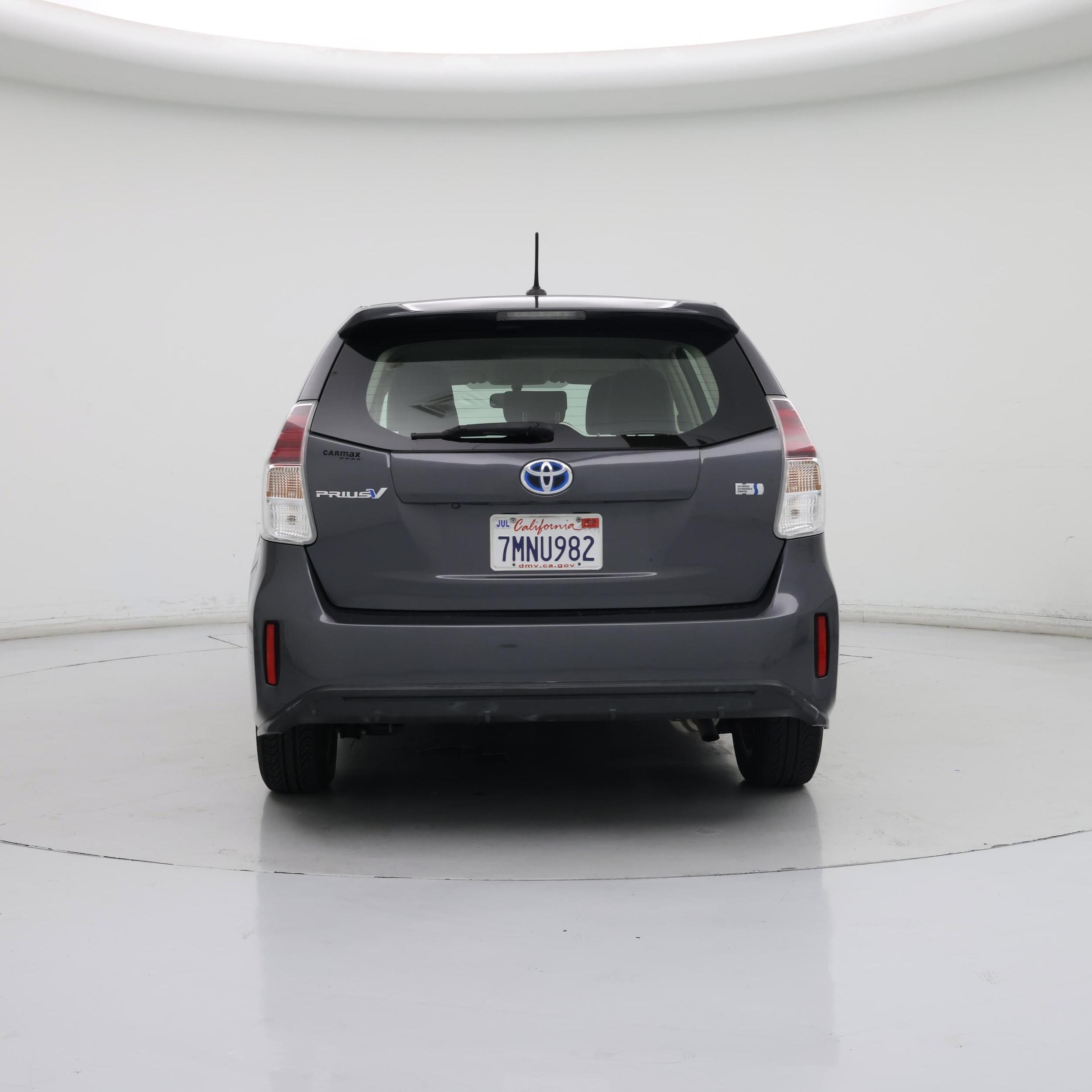 Thumbnail: 2015 Toyota Prius v - 6