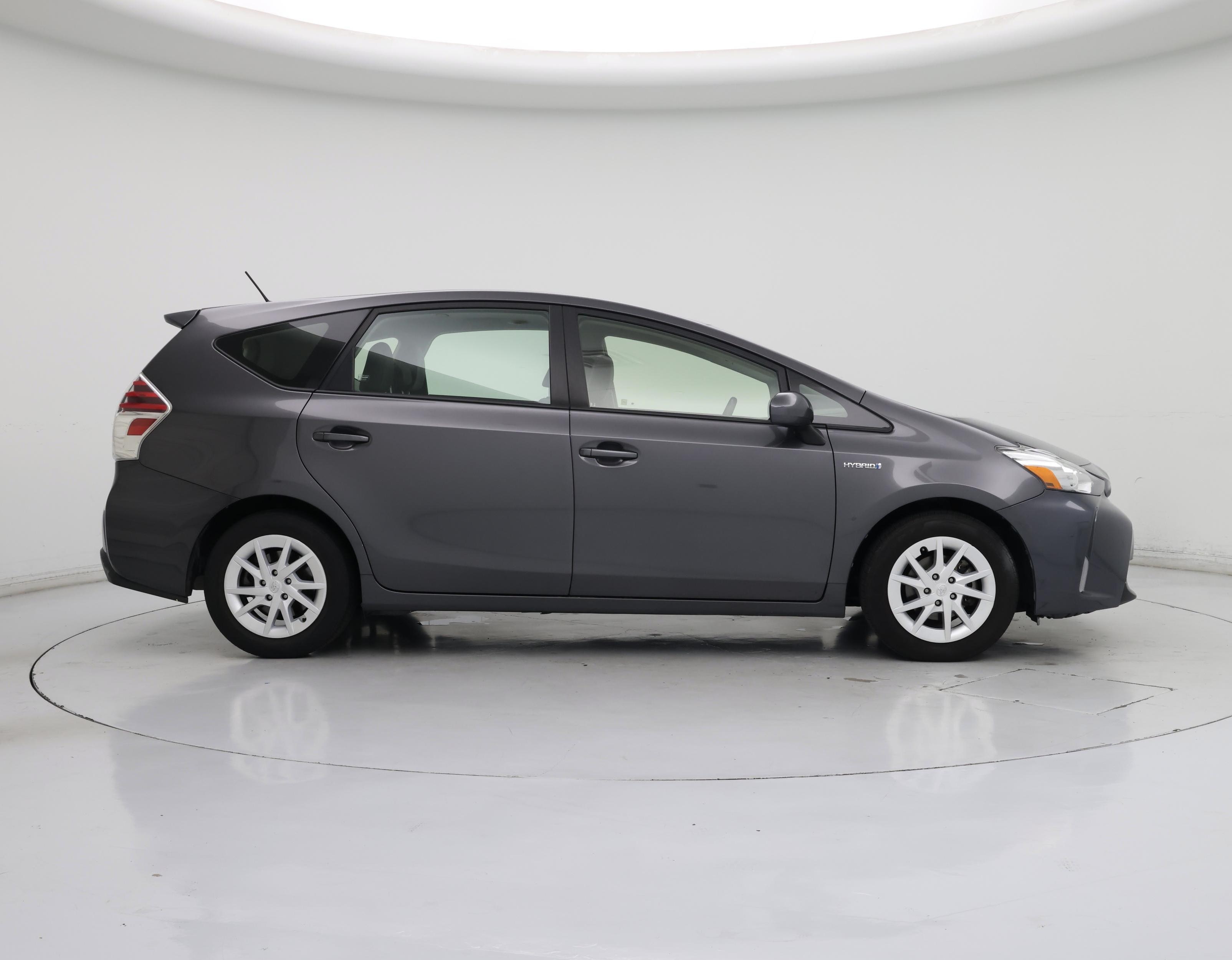 Thumbnail: 2015 Toyota Prius v - 7
