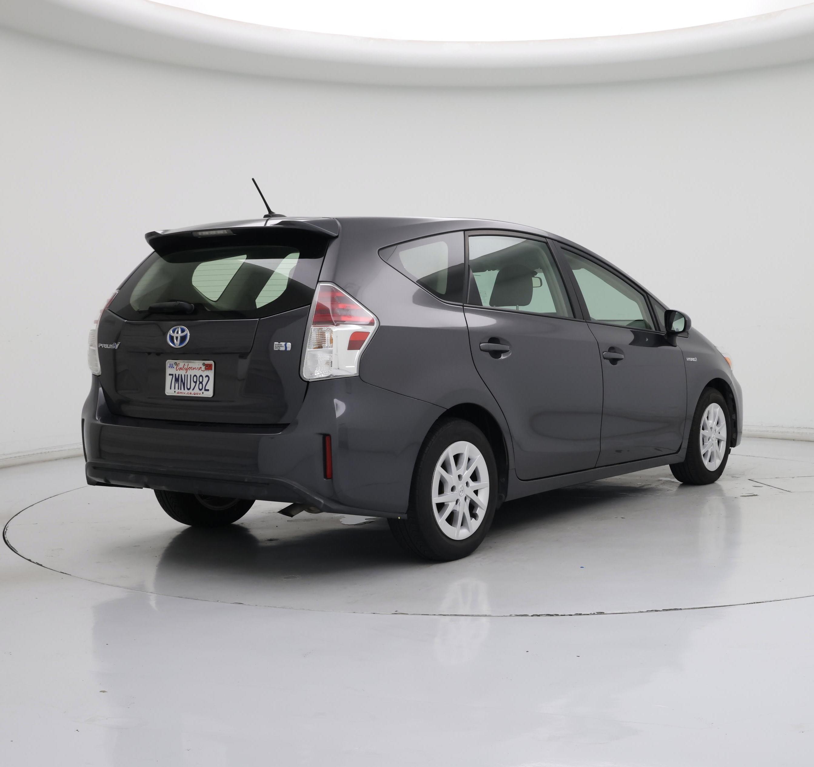 Thumbnail: 2015 Toyota Prius v - 8