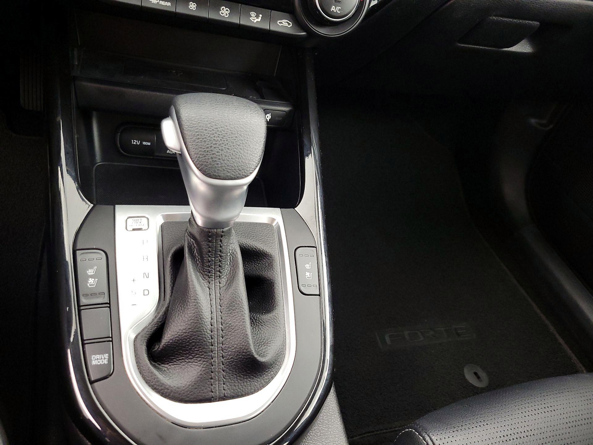 Thumbnail: 2021 Kia Forte - 17