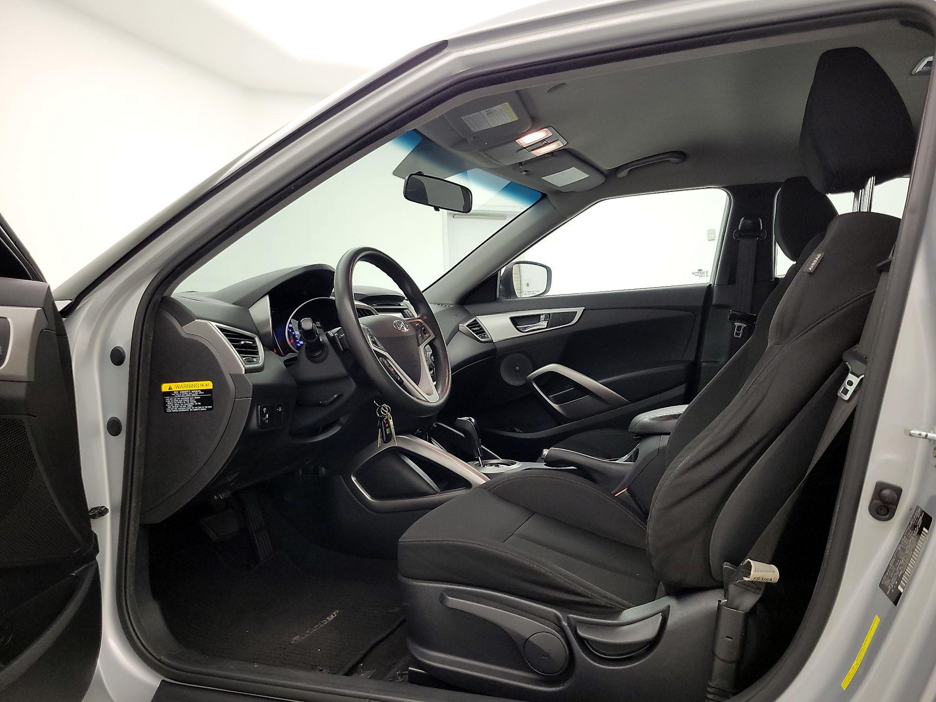 Thumbnail: 2016 Hyundai Veloster - 11