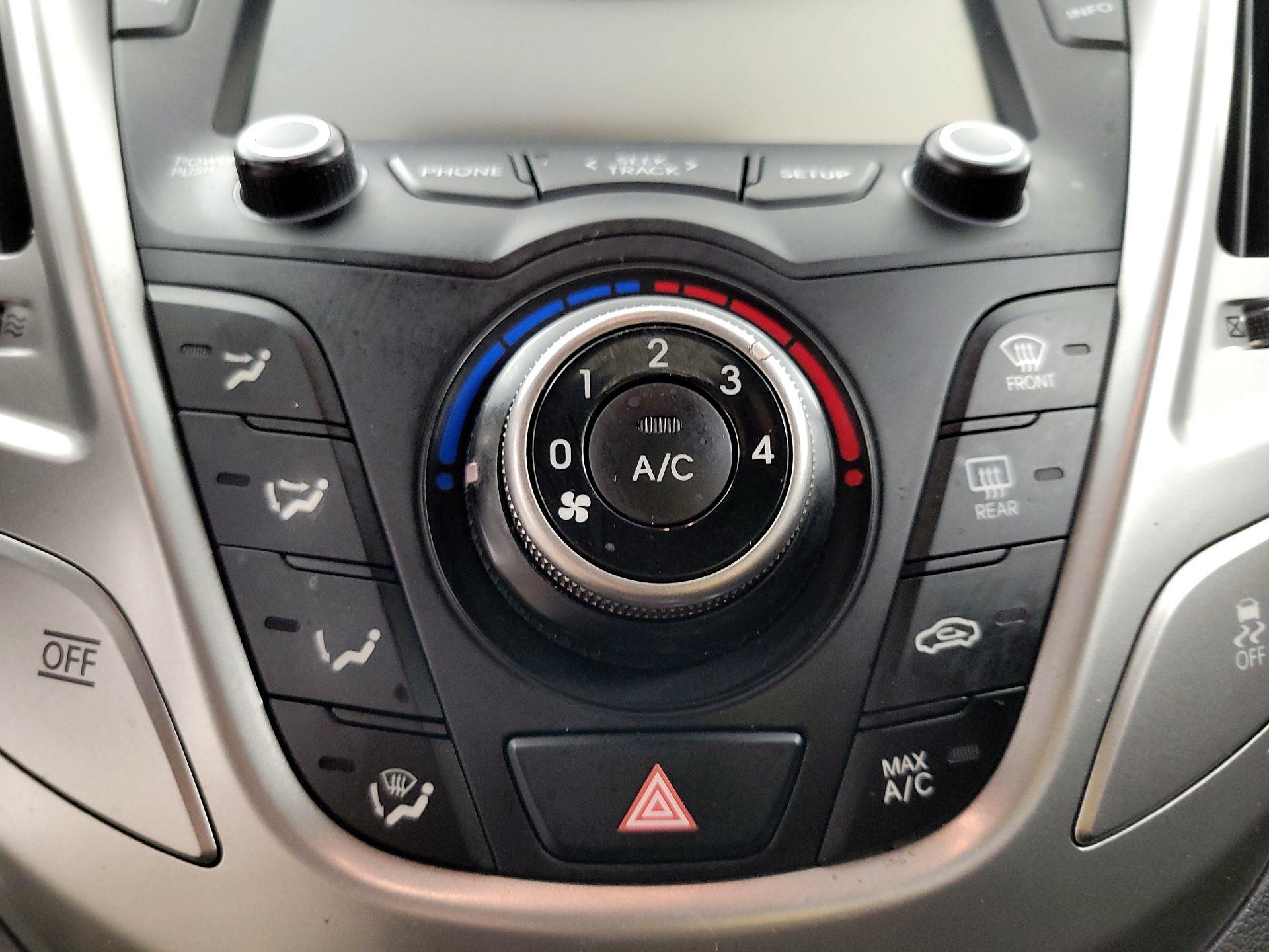 Thumbnail: 2016 Hyundai Veloster - 16