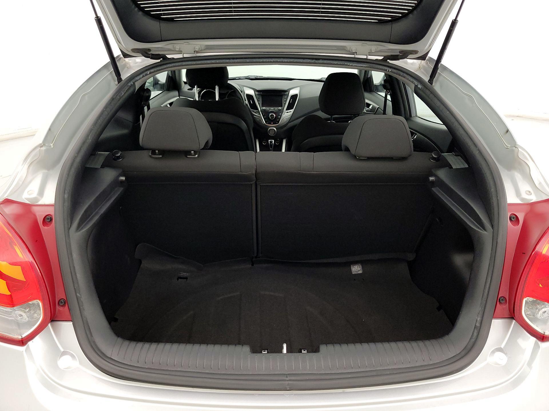Thumbnail: 2016 Hyundai Veloster - 20